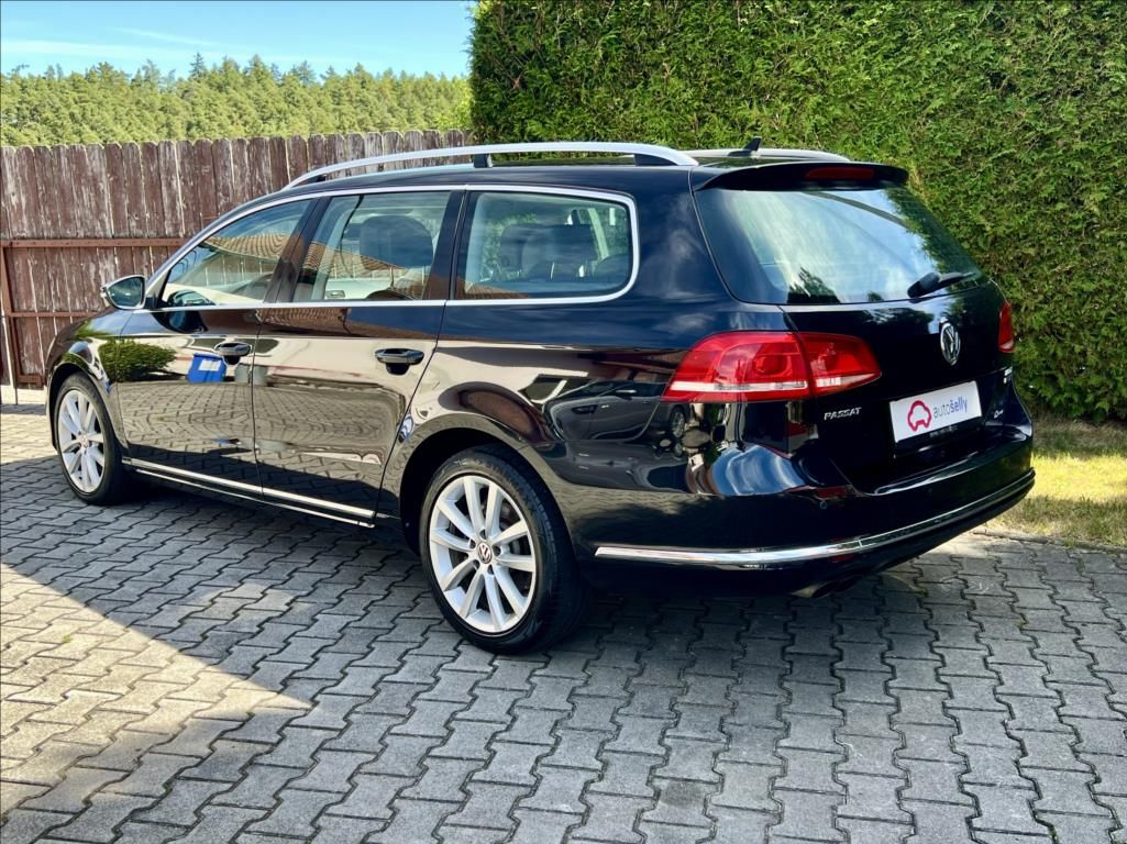Volkswagen Passat, 2,0 TDi DSG HIGHLINE / NAVI - fotka 4