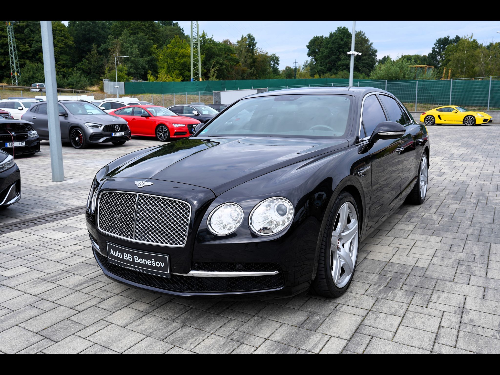 Bentley Continental Flying Spur, 6.0 W12  4x4/630 PS/21" Al - fotka 2