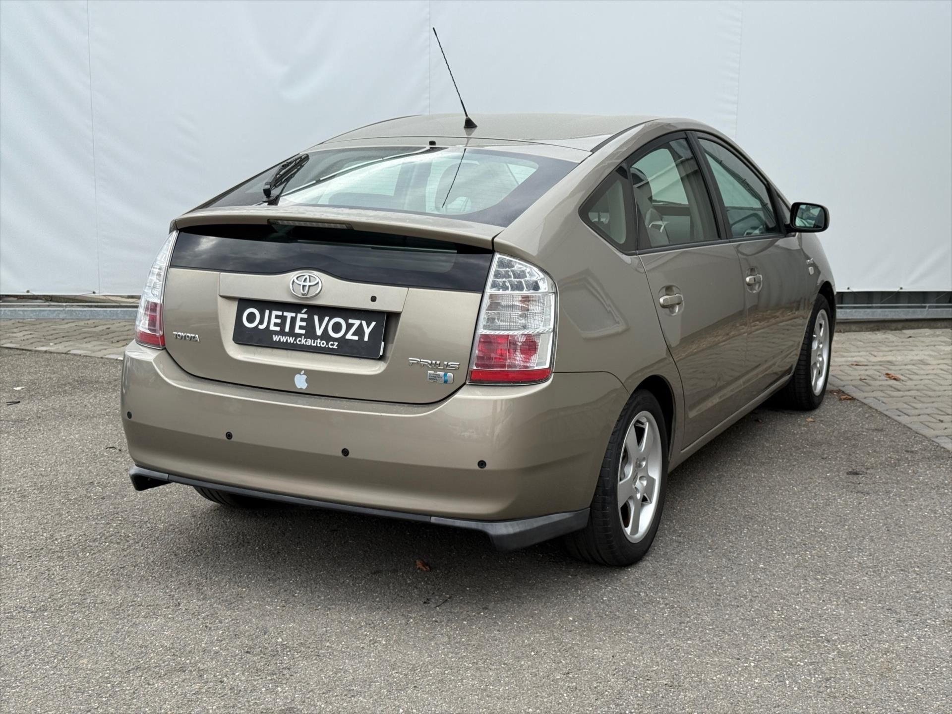 Toyota Prius, 1,5 ÚPRAVA ZTP-RUČNÍ OVLÁDÁNÍ - fotka 6