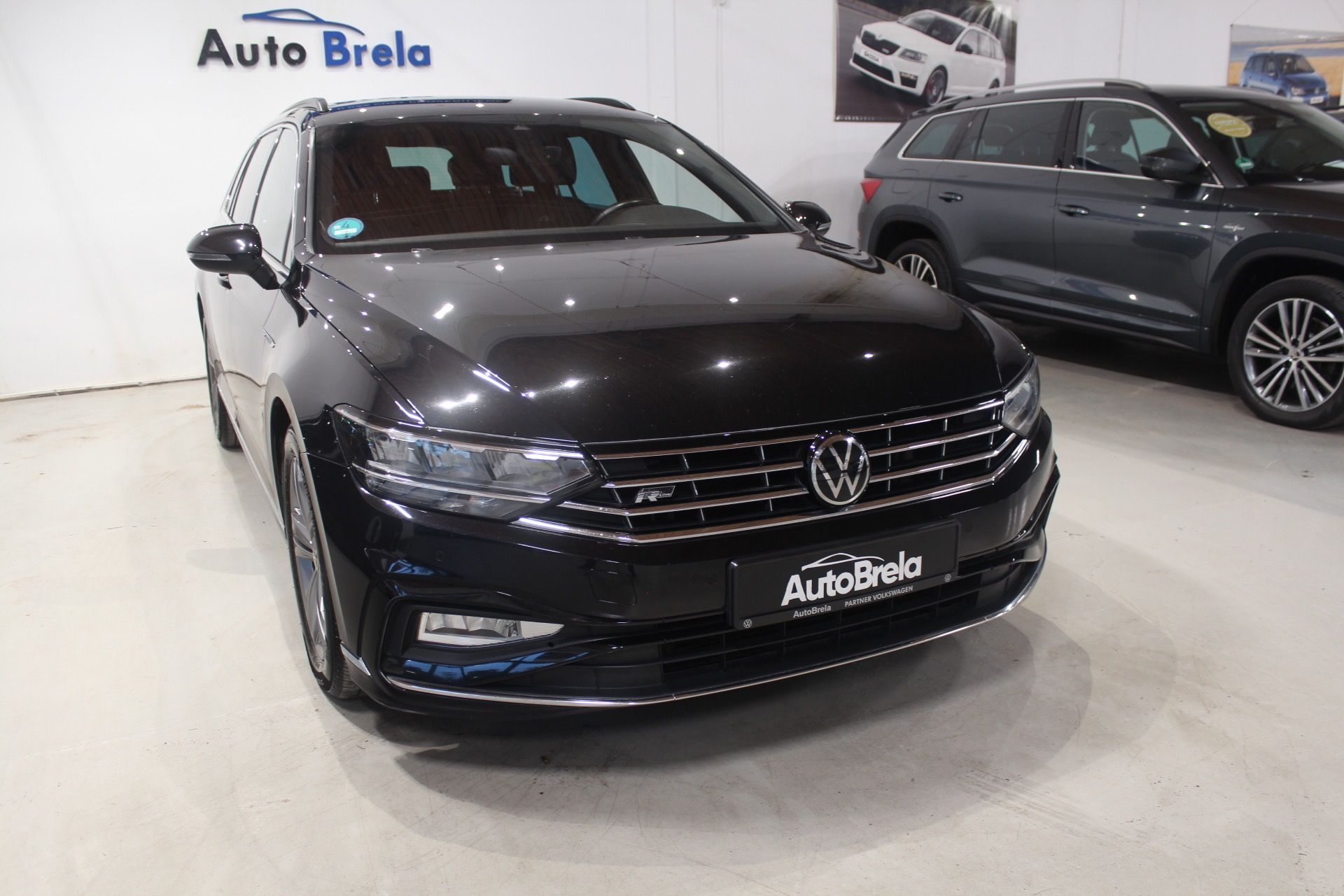 Volkswagen Passat, 2.0TDI DSG R-Line Display Navi - fotka 2