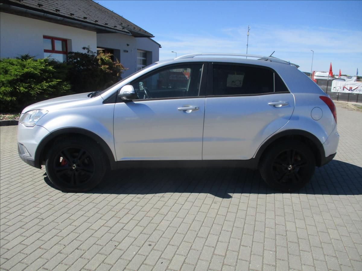 SsangYong Korando, 2,0 D20DTF 129kw Executive AWD - fotka 2