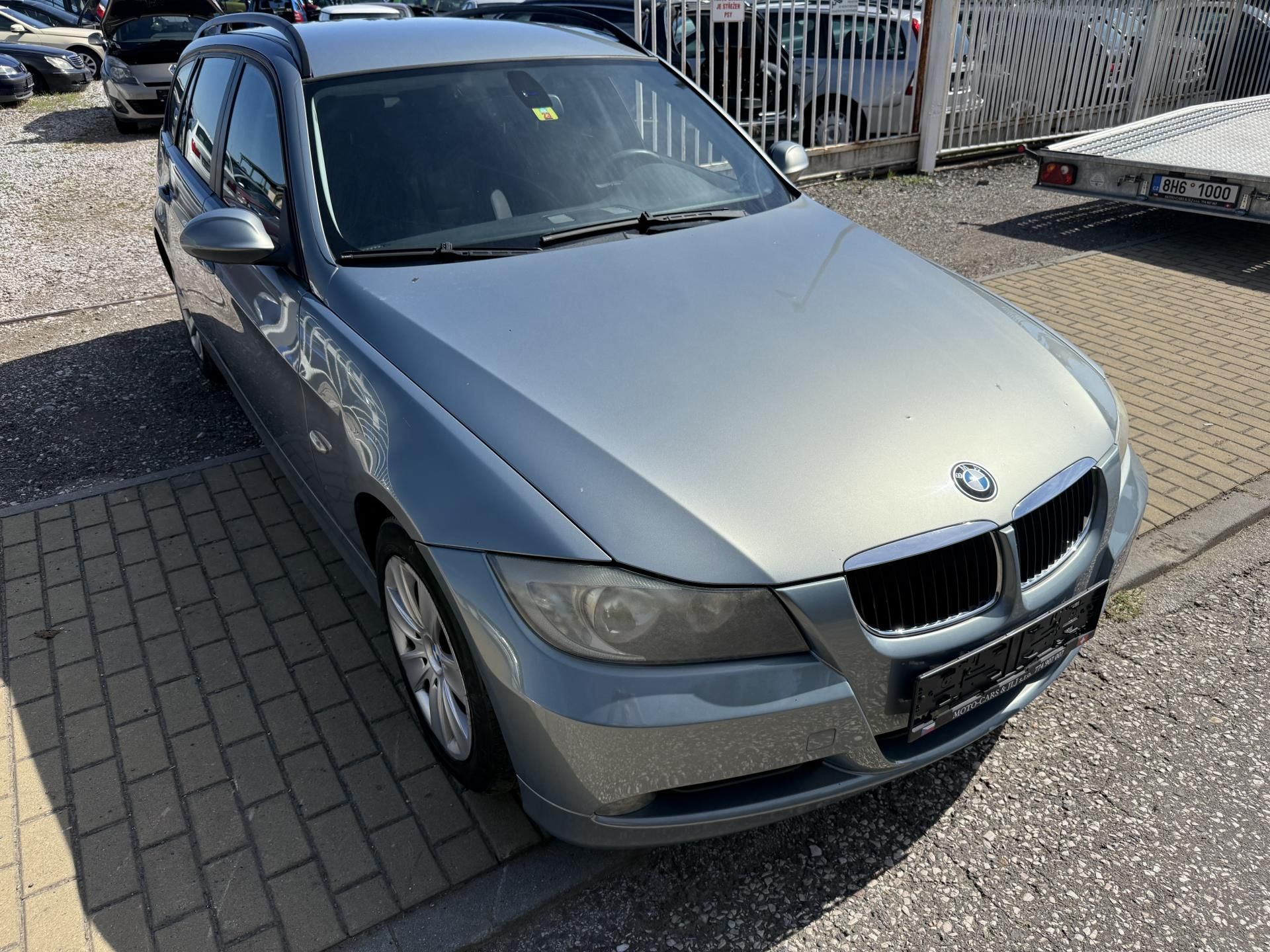 BMW Řada 3, 320i Touring - fotka 4