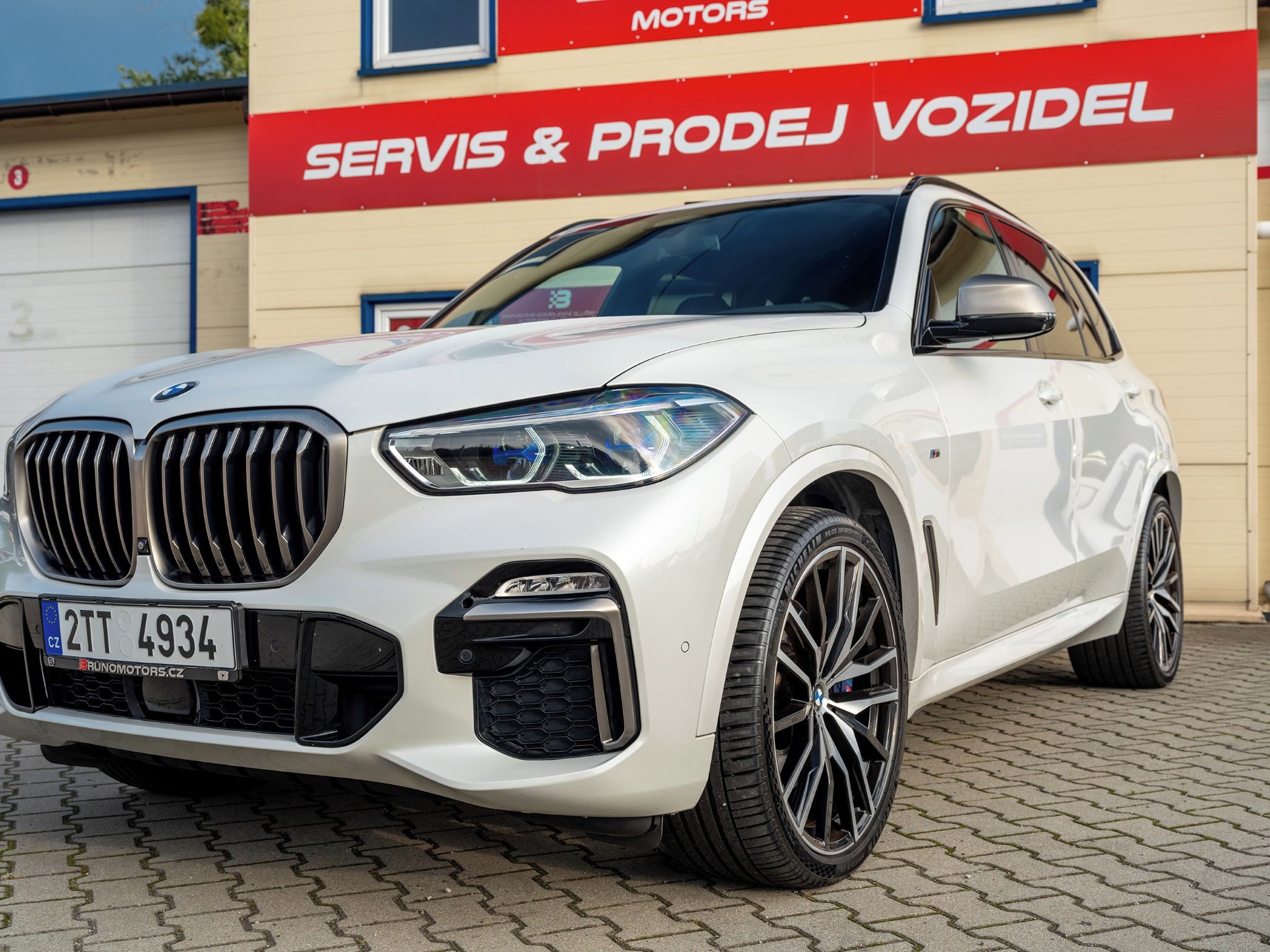 BMW X5, M50d,vzduch,skylounge,nez.top - fotka 2