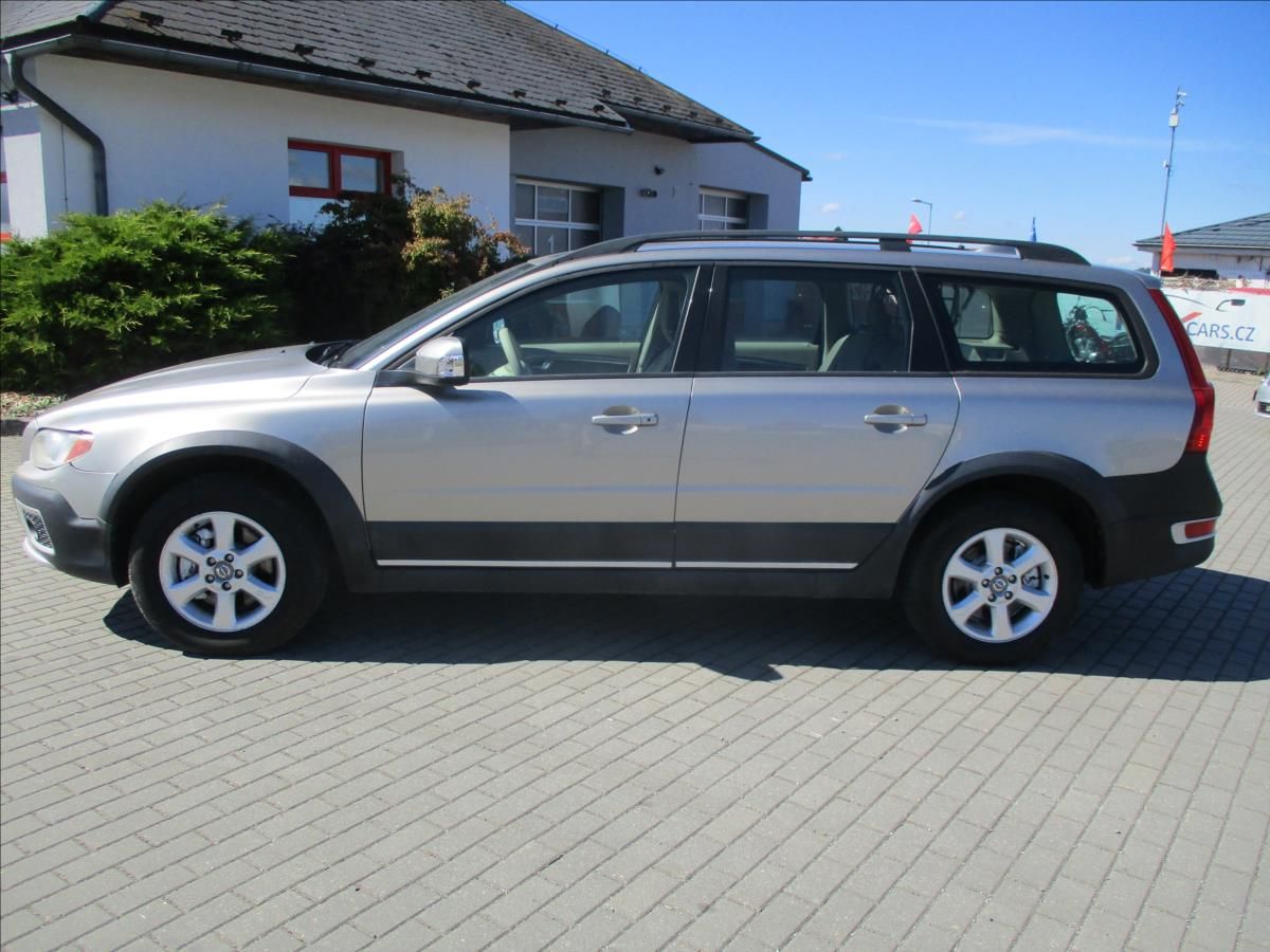 Volvo XC70, 2,4 D5 151kw AWD Momentum Kine - fotka 2