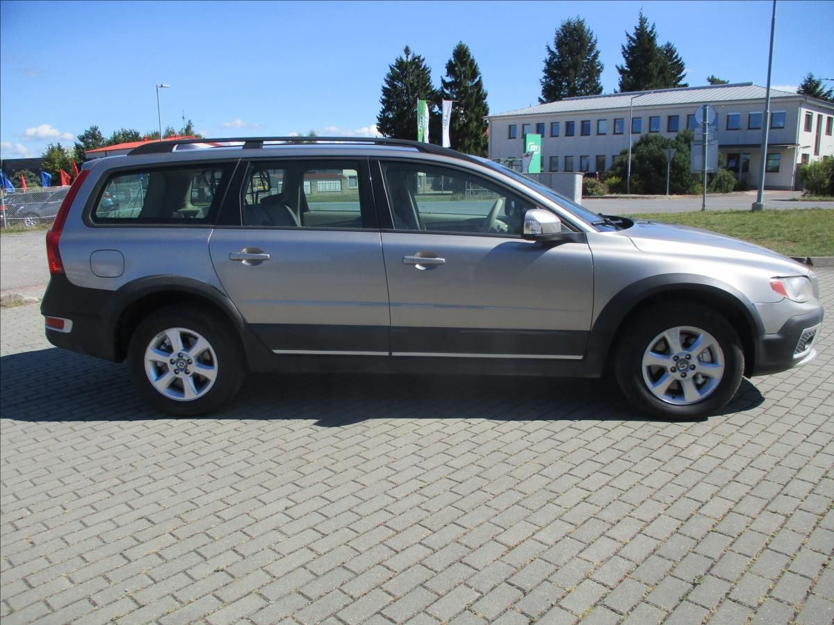 Volvo XC70, 2,4 D5 151kw AWD Momentum Kine - fotka 5