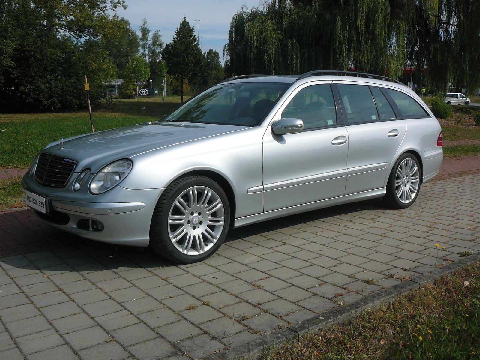 Mercedes-Benz Třídy E, E 200 KOMPRESOR 137000KM!!! - fotka 2