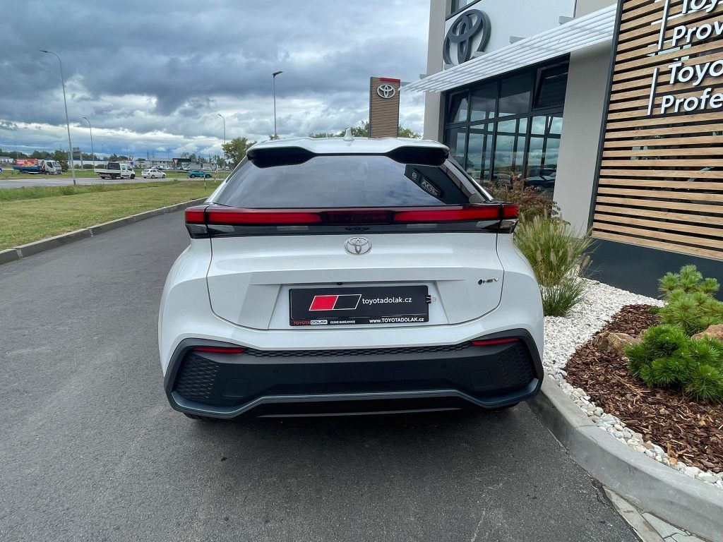 Toyota C-HR, 1,8L Style Hybrid 2x4 - fotka 6