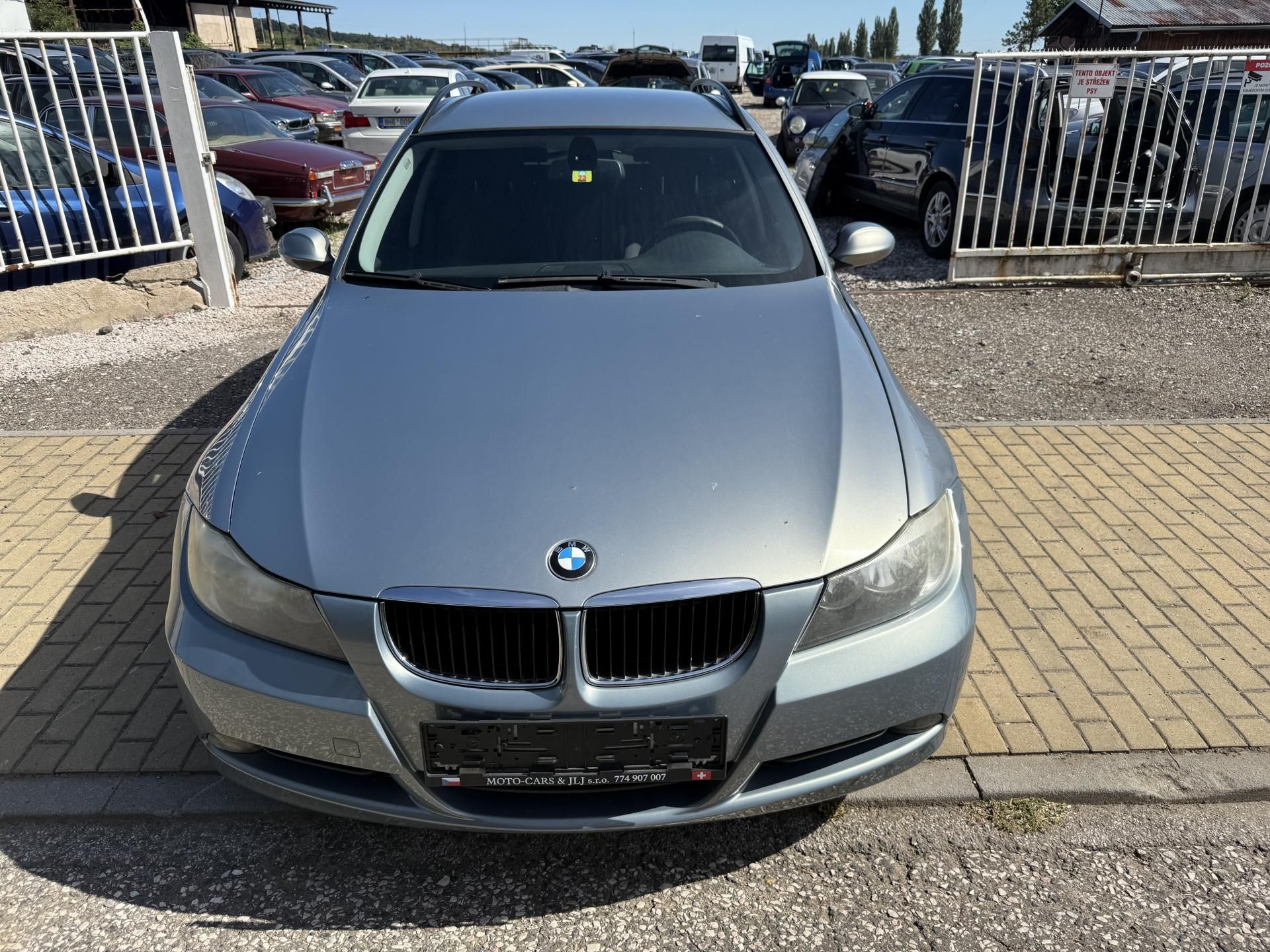BMW Řada 3, 320i Touring - fotka 3