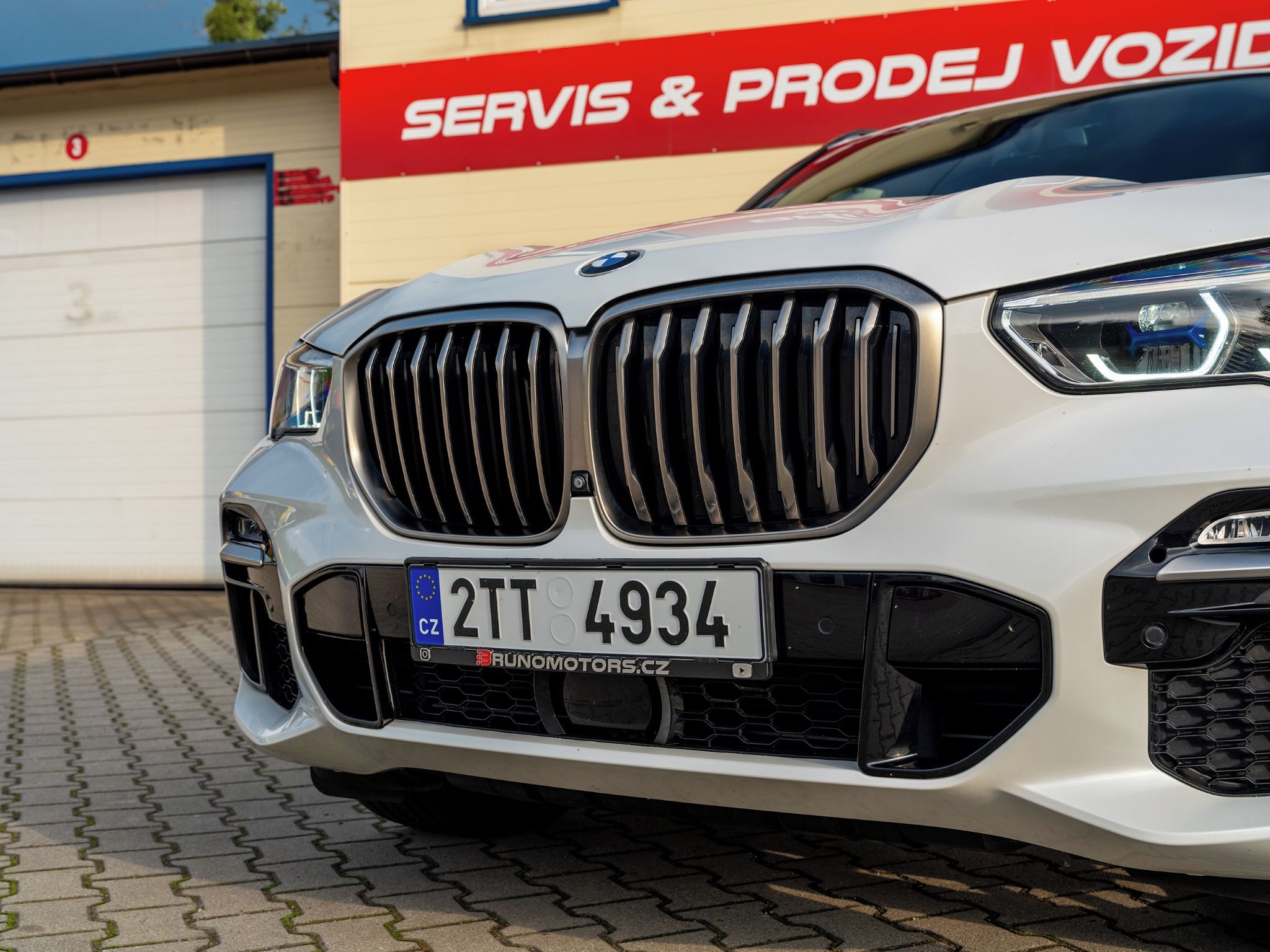 BMW X5, M50d,vzduch,skylounge,nez.top - fotka 4
