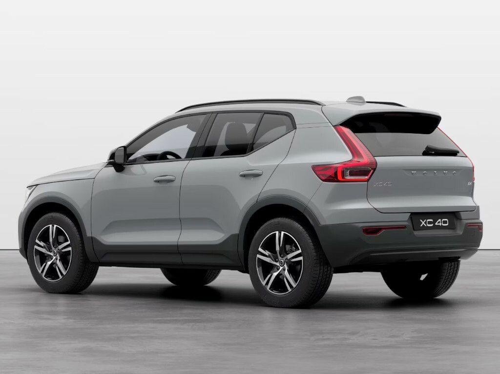 Volvo XC40, PLUS DARK B3 FWD 120kW - fotka 4
