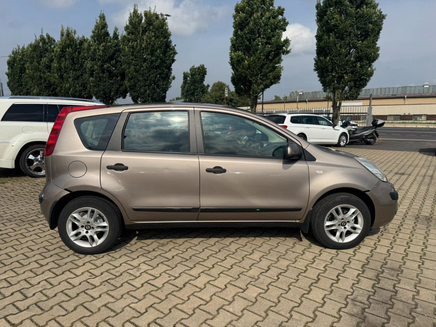 Nissan Note, 1,4i 65 KW LPG - fotka 6
