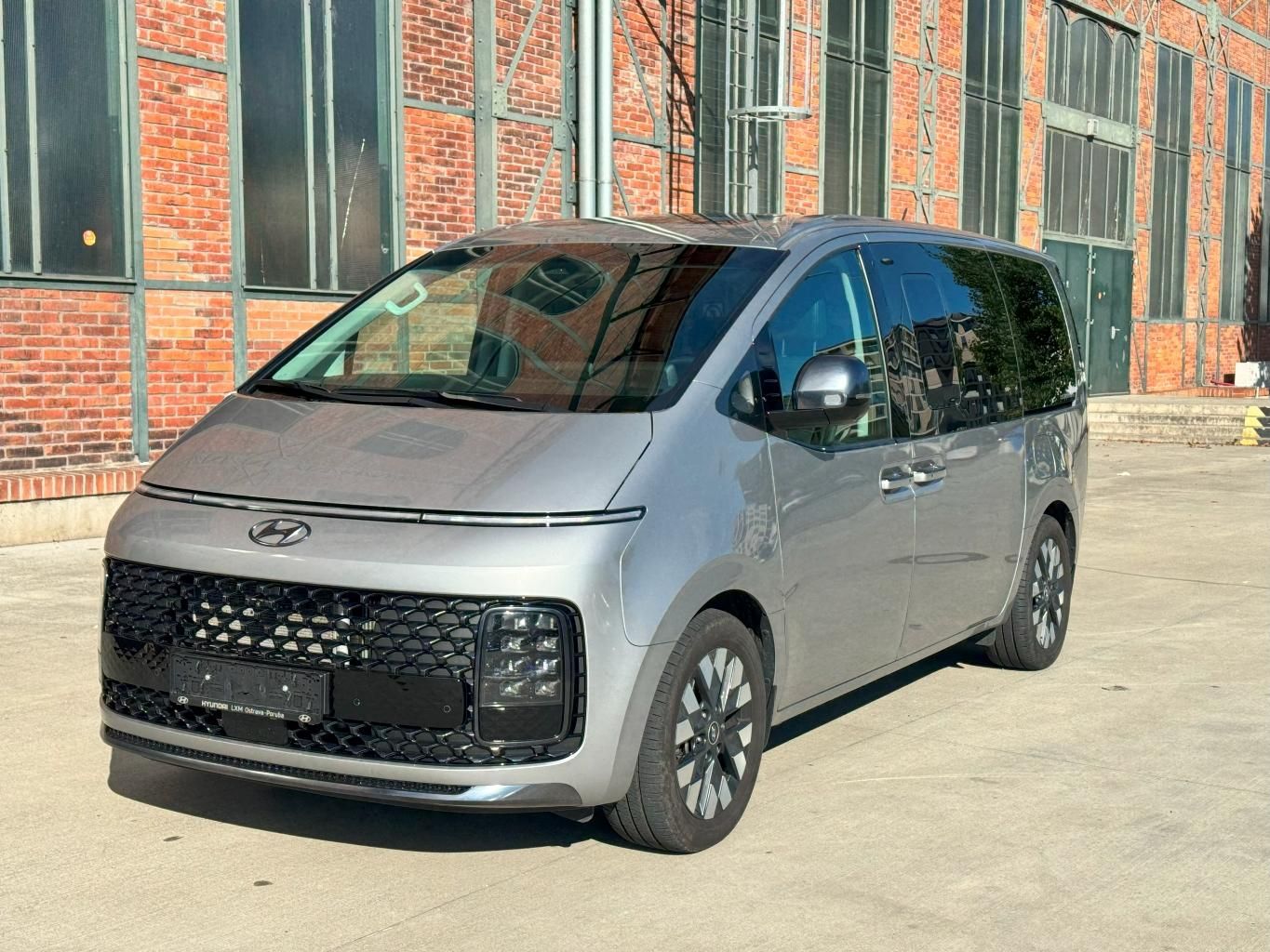 Hyundai Staria, 2,2 LUXURY AT 4x2 DARK PANO - fotka 2