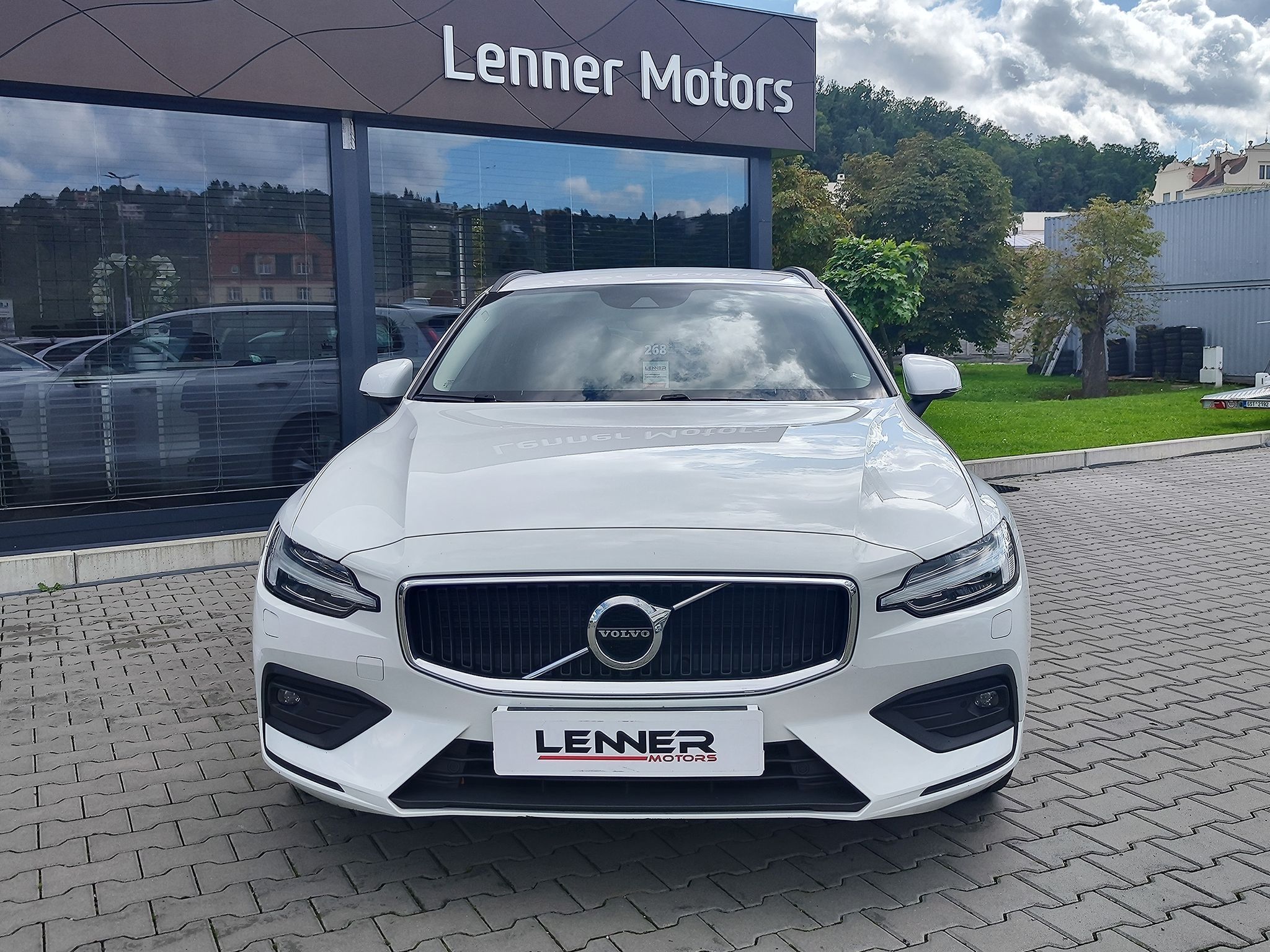 Volvo V60, B3 2.0/120kW Momentum Aut. - fotka 2