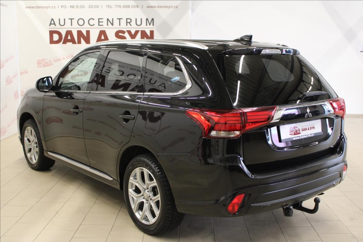 Mitsubishi Outlander, 2,0 i Plus 4x4 PHEV Hybrid - fotka 6