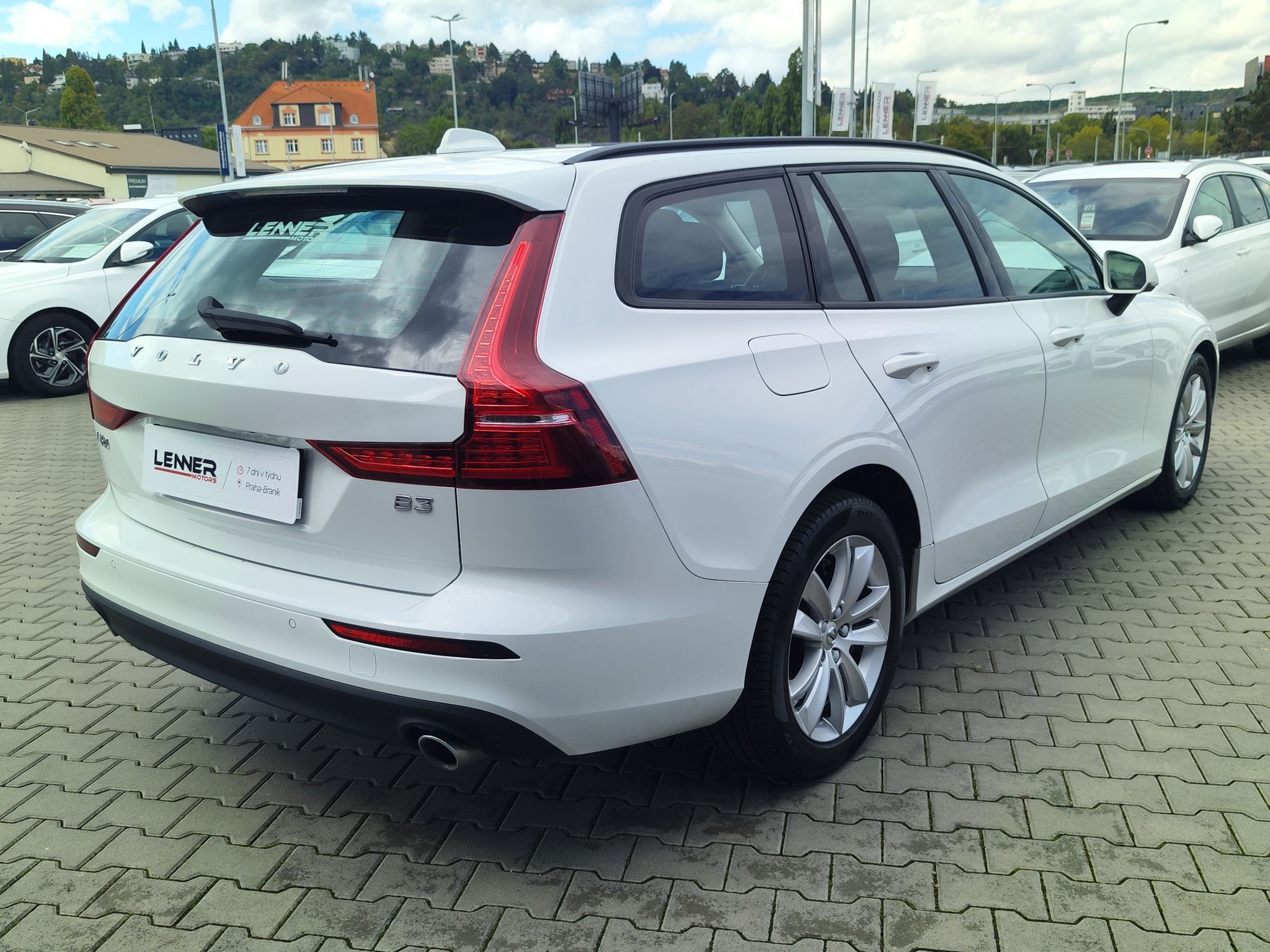 Volvo V60, B3 2.0/120kW Momentum Aut. - fotka 5