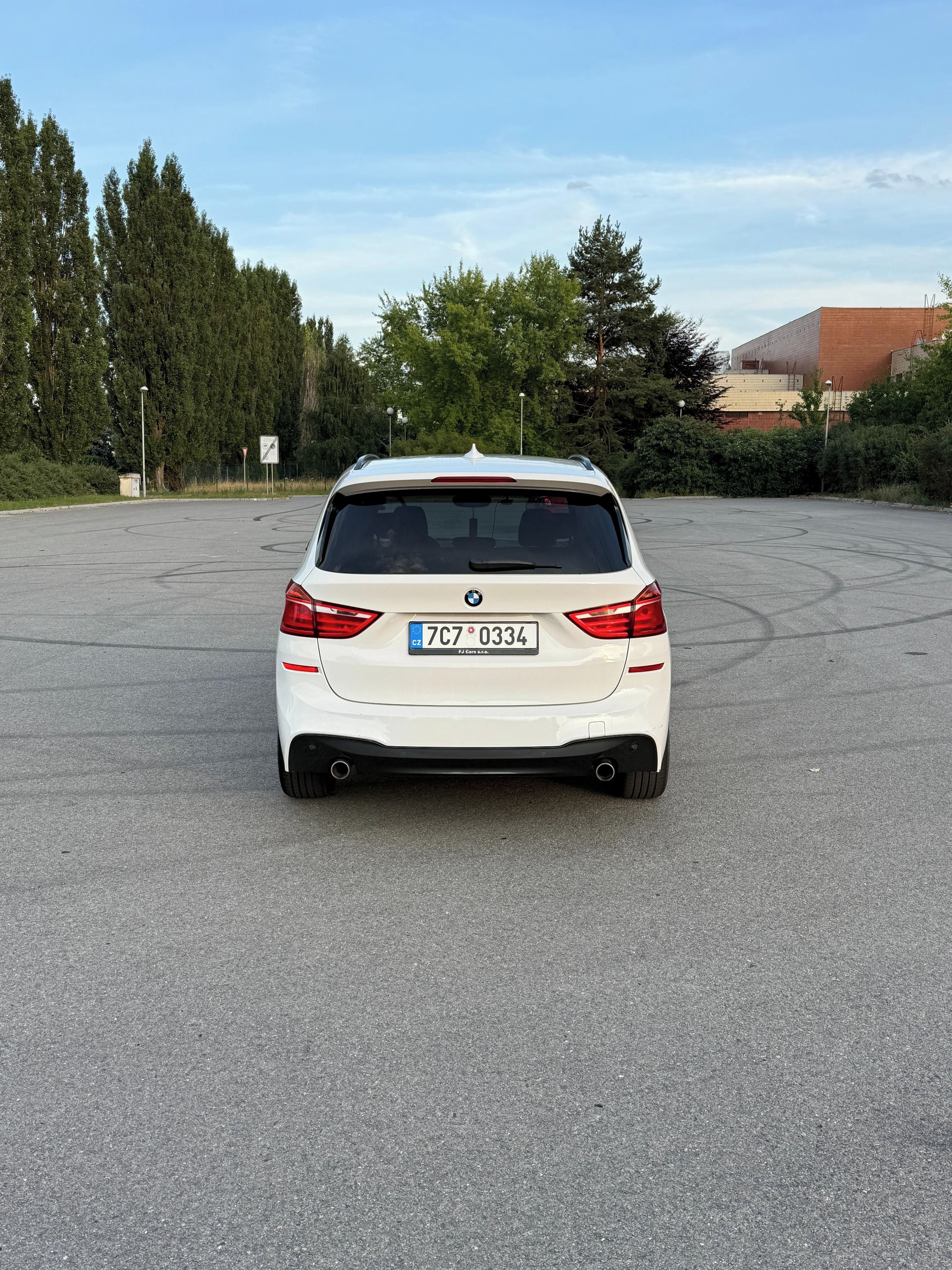 BMW Řada 2, BMW 220d xDrive M Sport - fotka 6