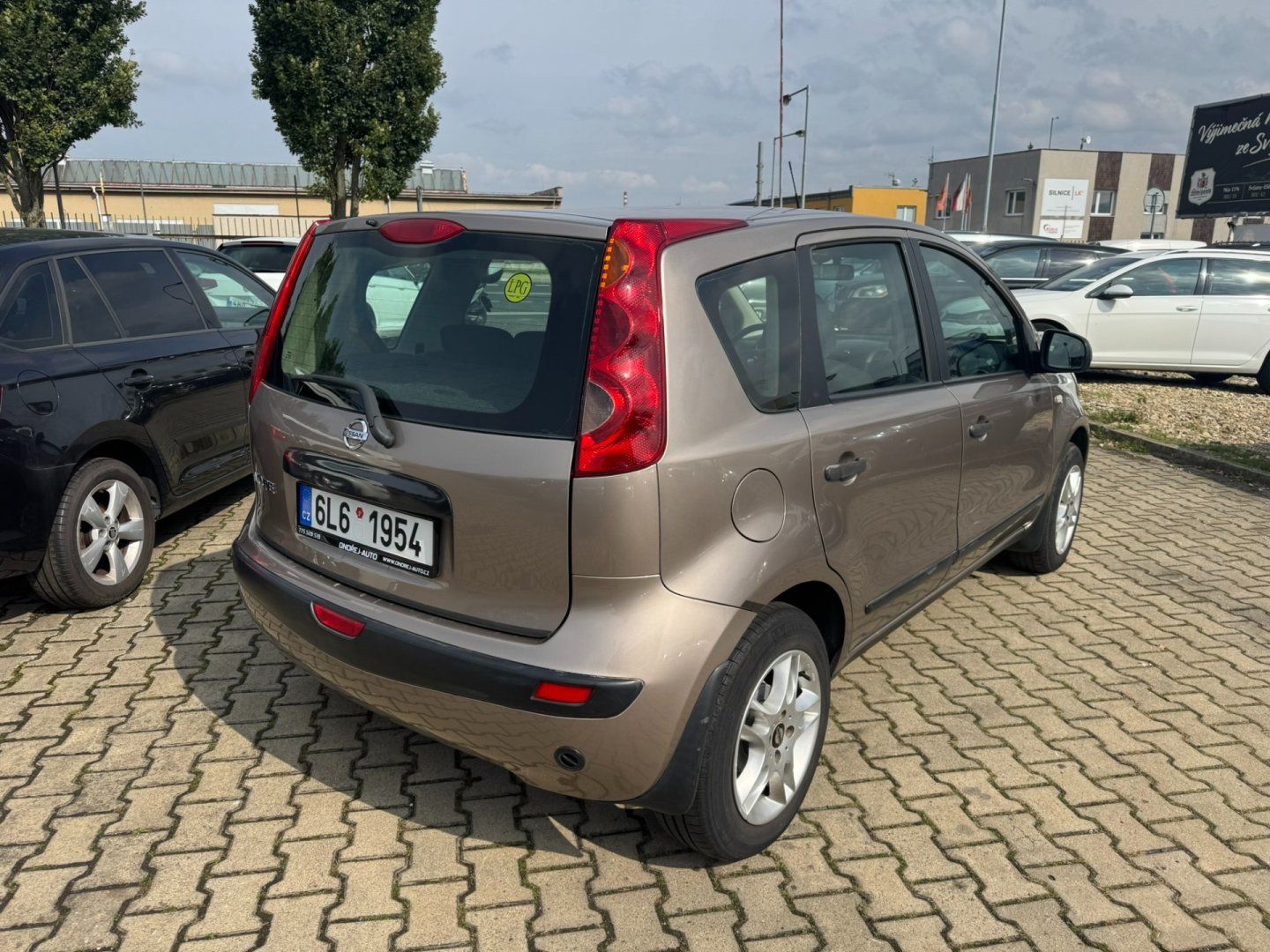 Nissan Note, 1,4i 65 KW LPG - fotka 5