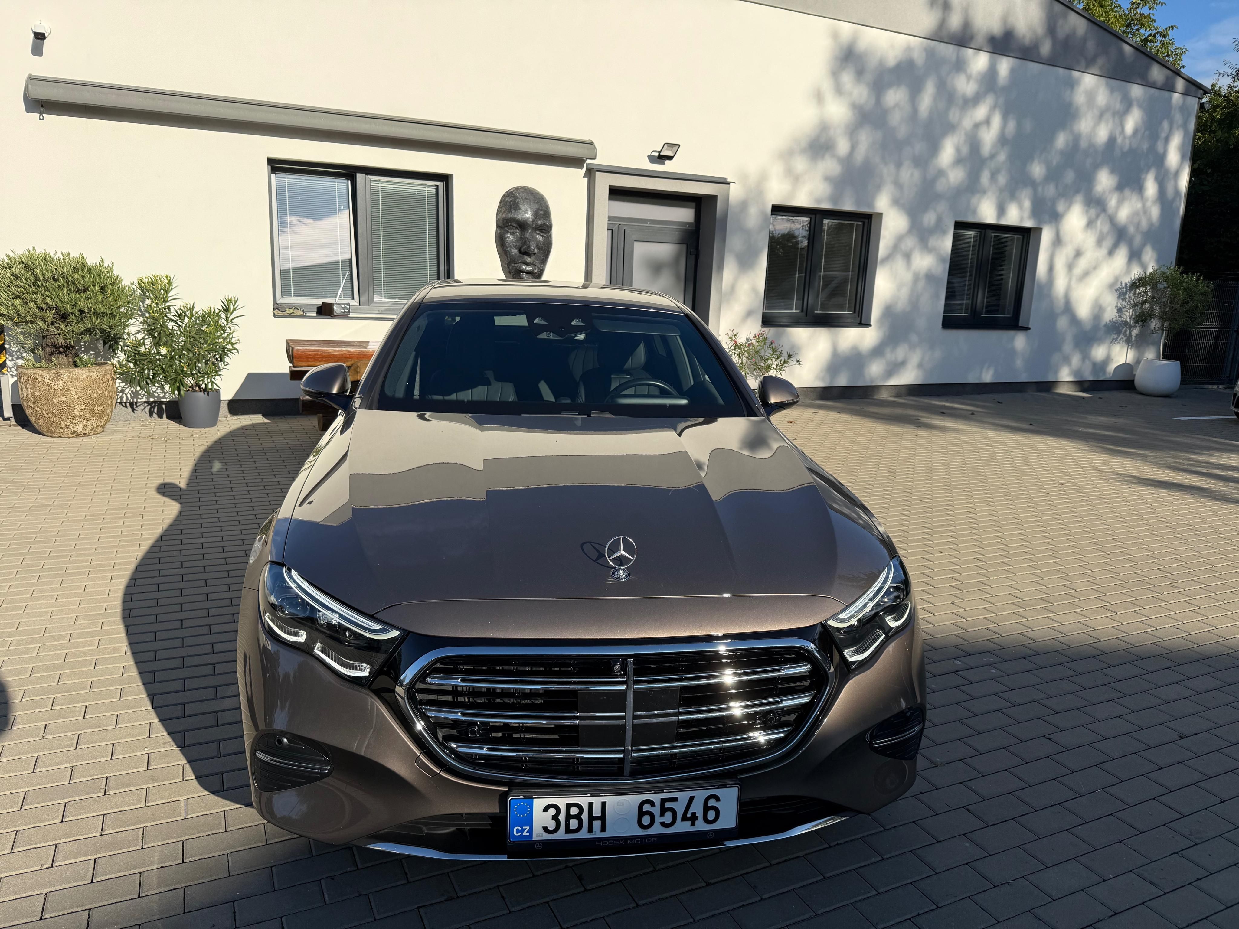Mercedes-Benz Třídy E, Vzduchový podvozek, Webasto - fotka 5