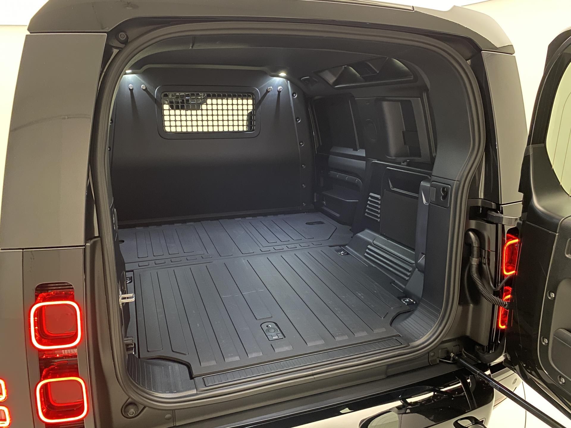 Land Rover Defender, 110 HARD TOP D250 X-DYNAMIC SE - fotka 5