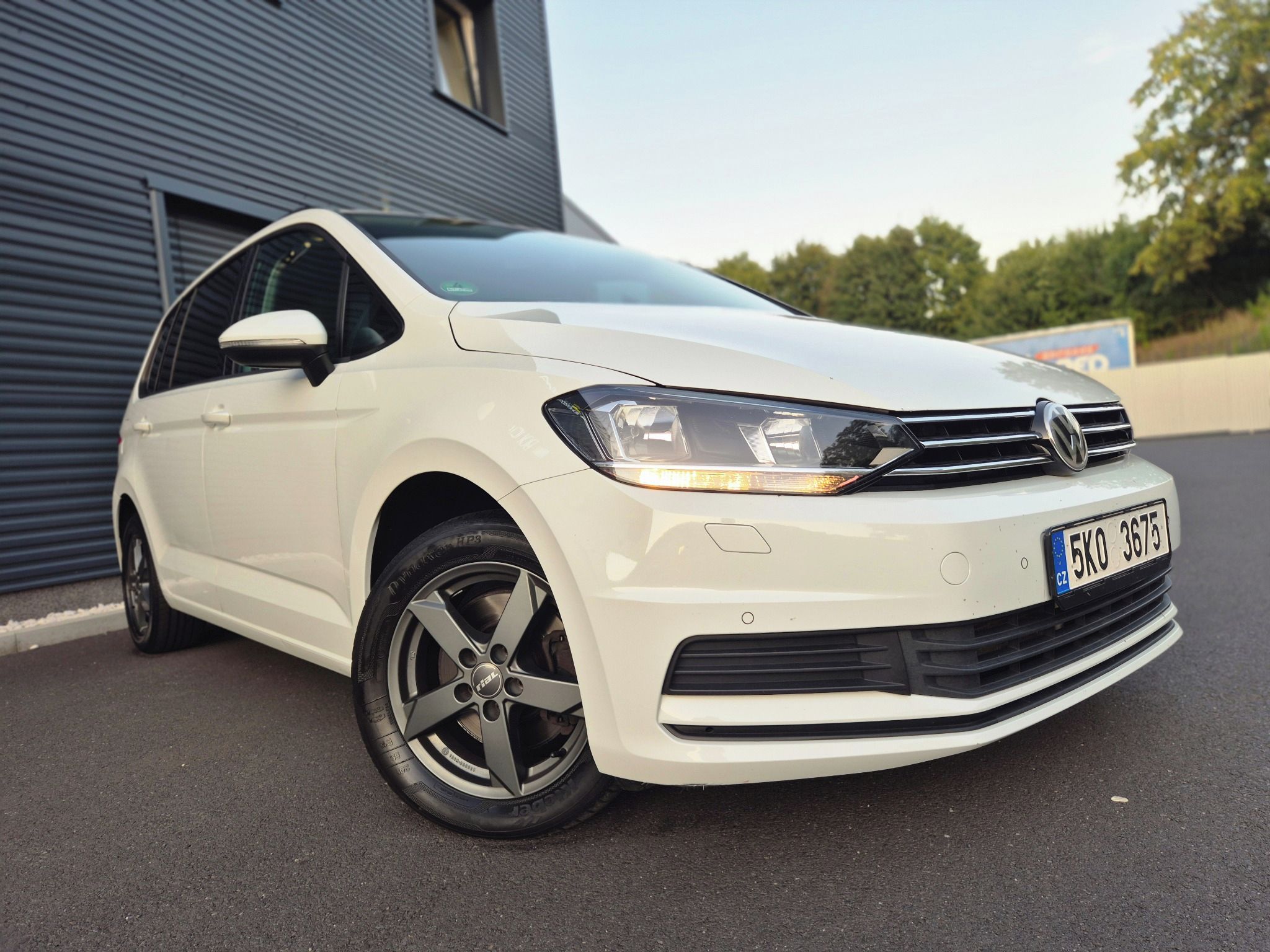 Volkswagen Touran, 2.0  TDI DSG automat - fotka 6