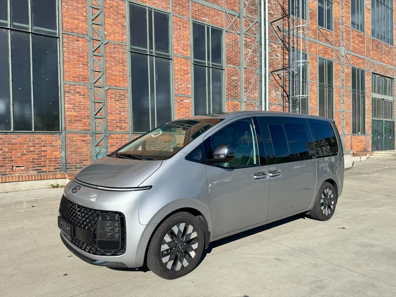 Hyundai Staria, 2,2 LUXURY AT 4x2 DARK PANO