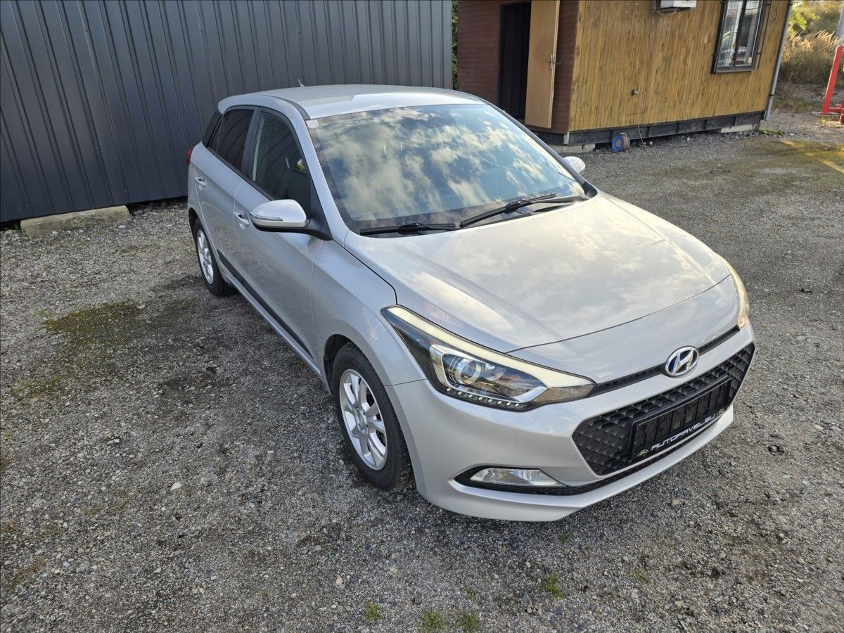 Hyundai i20, 1,3 i Sport 61 KW LED,Tempomat - fotka 3