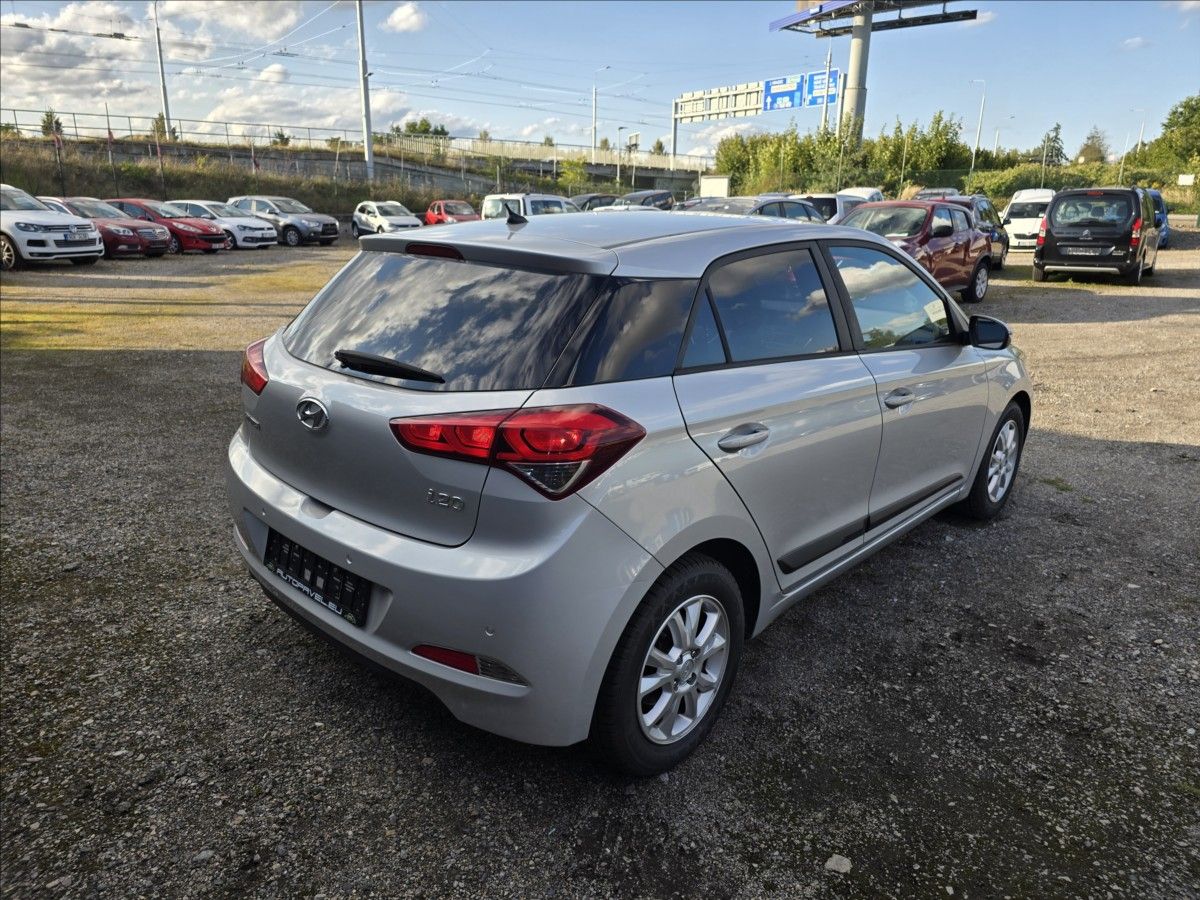 Hyundai i20, 1,3 i Sport 61 KW LED,Tempomat - fotka 5