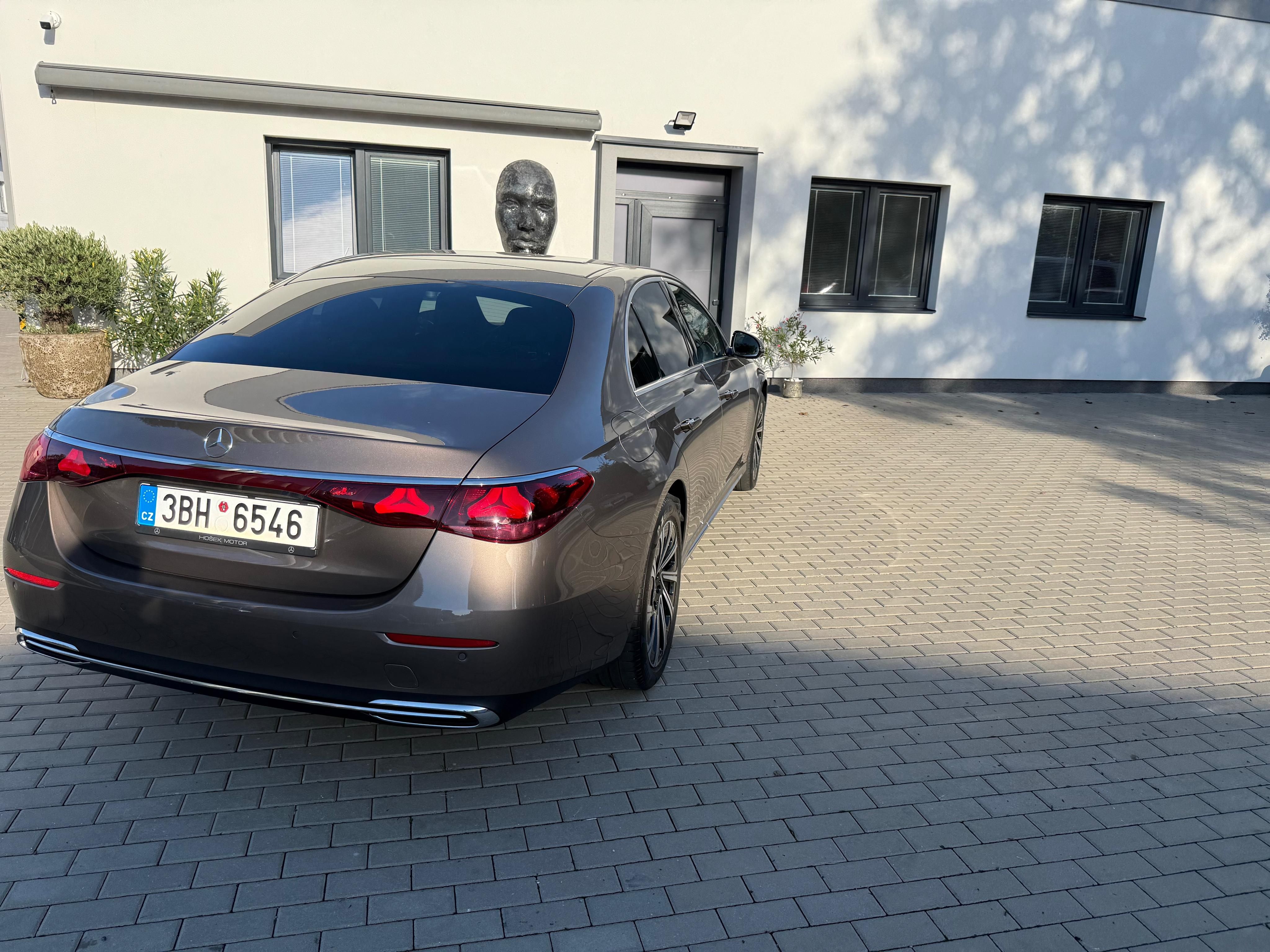 Mercedes-Benz Třídy E, Vzduchový podvozek, Webasto - fotka 3
