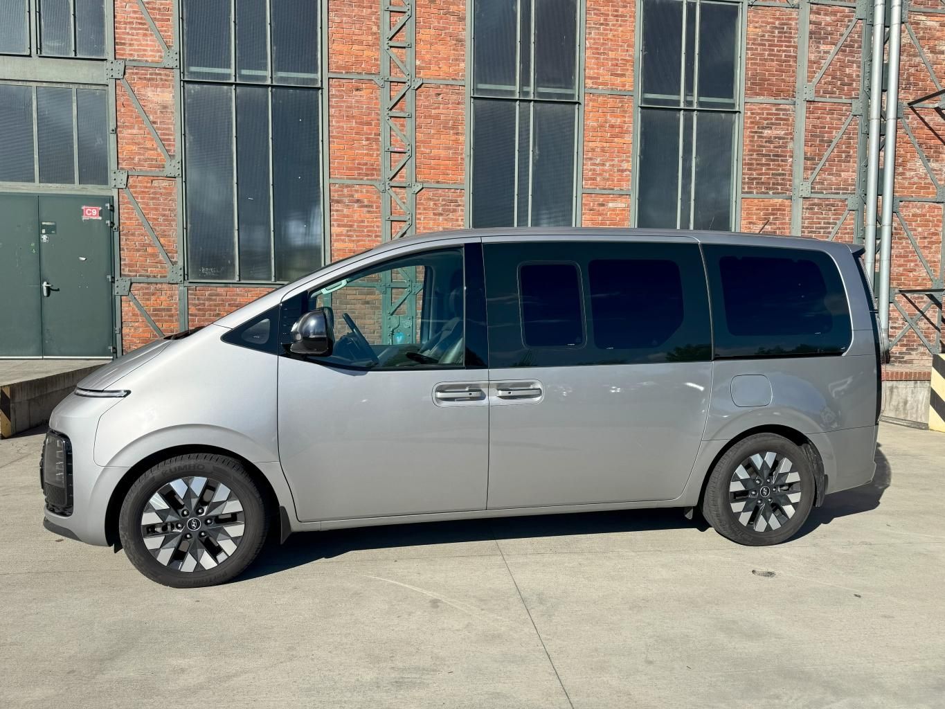 Hyundai Staria, 2,2 LUXURY AT 4x2 DARK PANO - fotka 5