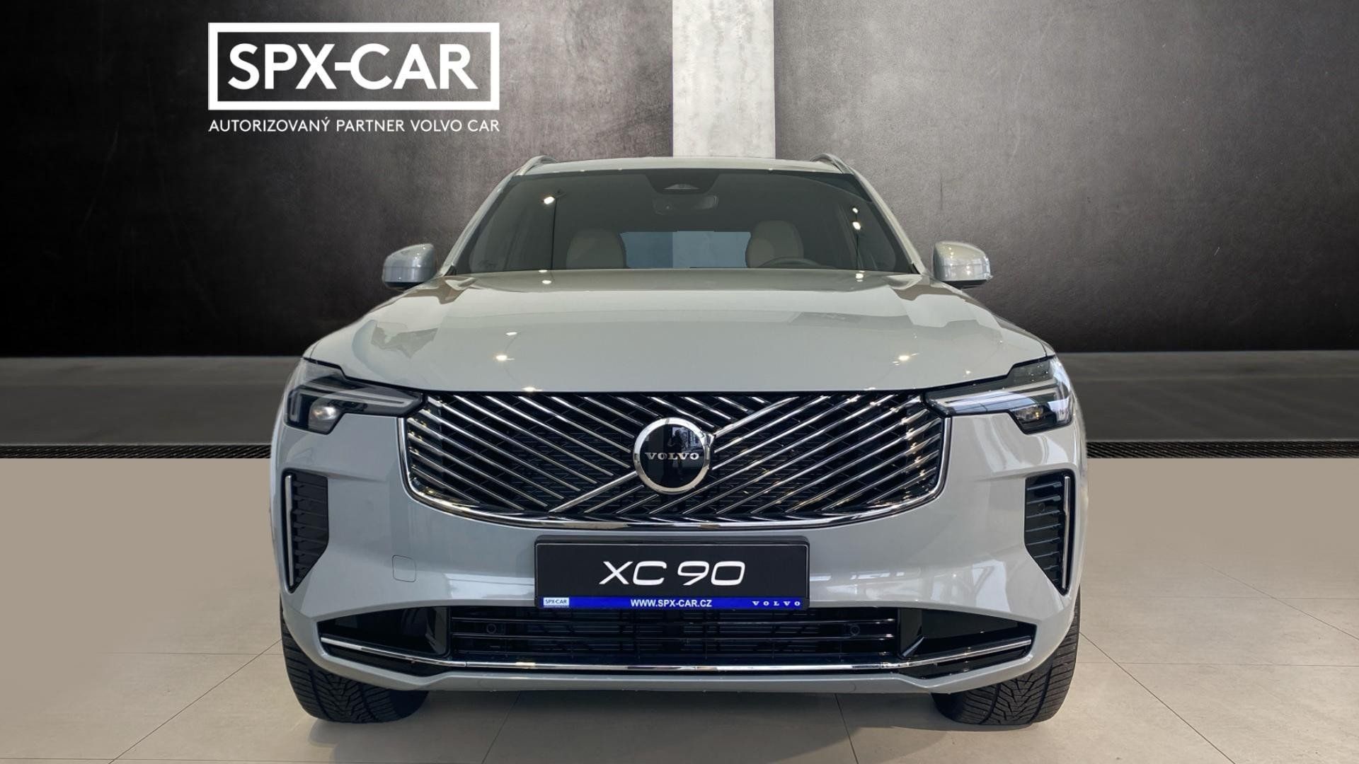Volvo XC90, CORE, B5 AWD, 184+10 kW / 250+ - fotka 2
