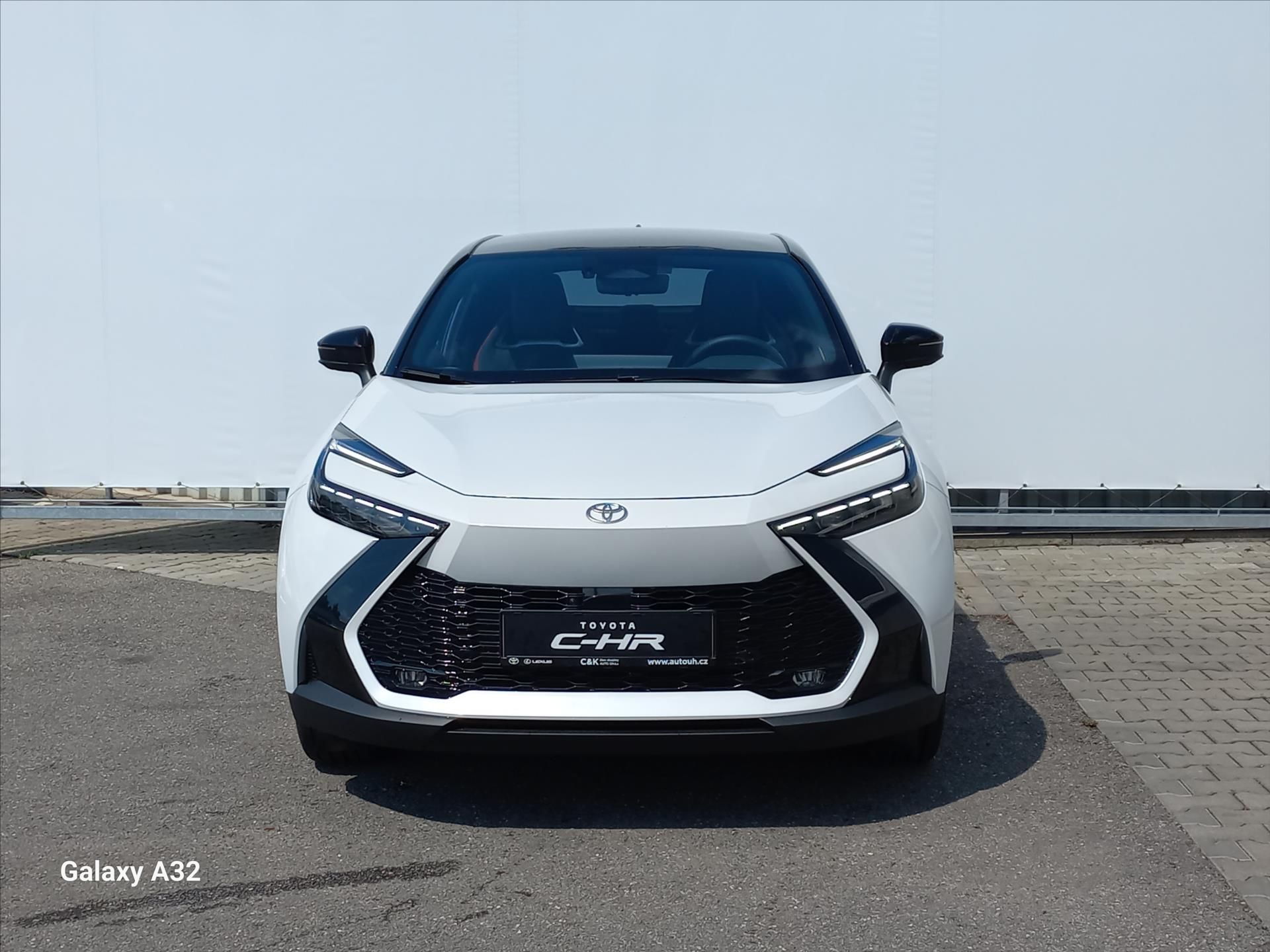 Toyota C-HR, 2,0 Hybrid e-CVT 198k  Tokio E - fotka 4