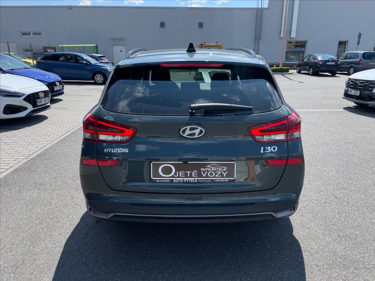 Hyundai i30, 1,0 T-GDi, MT  WG Style Safety - fotka 5