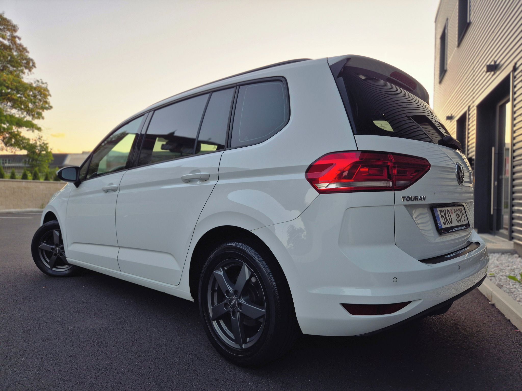 Volkswagen Touran, 2.0  TDI DSG automat - fotka 3