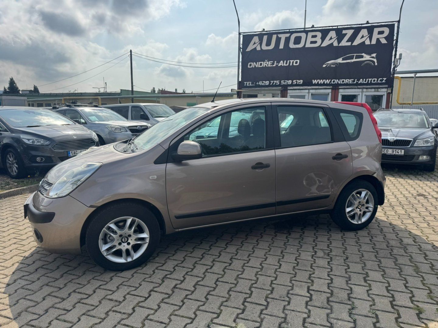 Nissan Note, 1,4i 65 KW LPG - fotka 2