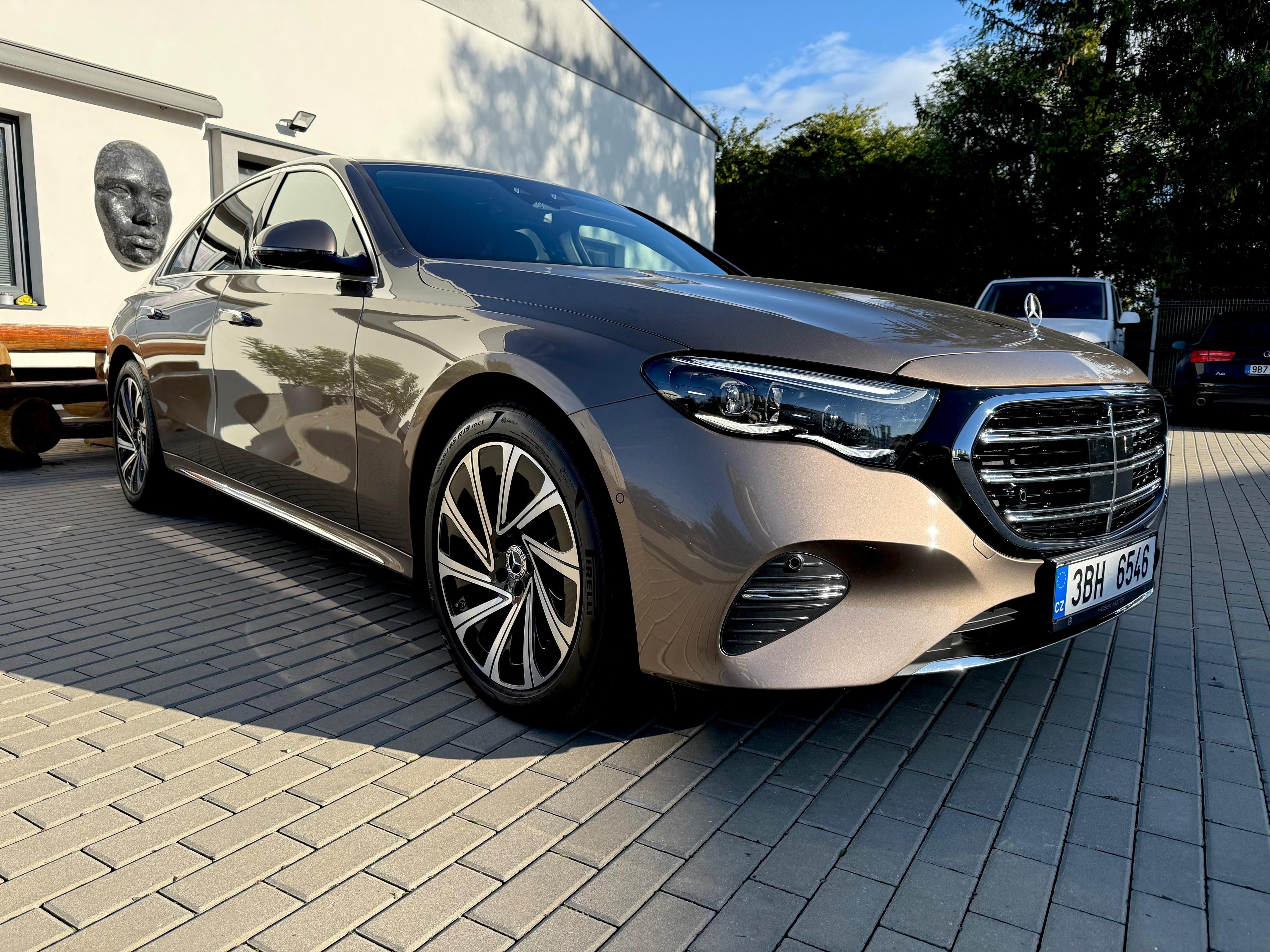 Mercedes-Benz Třídy E, Vzduchový podvozek, Webasto - fotka 2