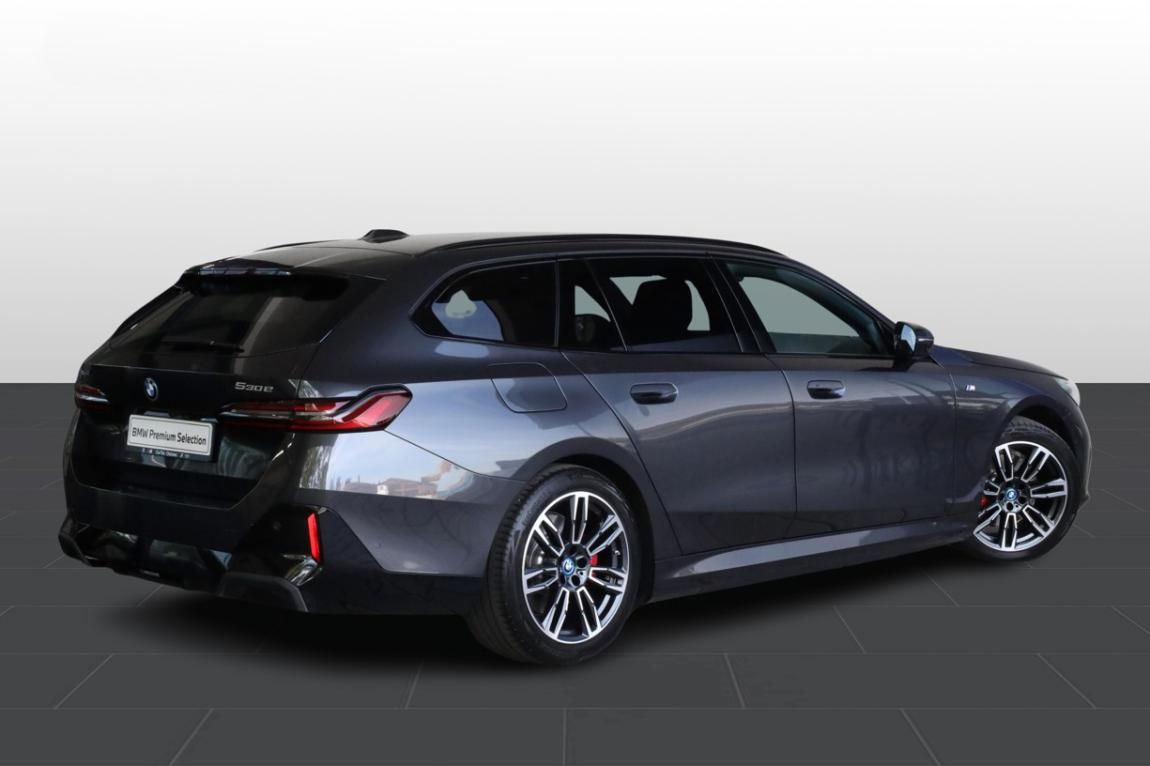BMW Řada 5, 530e xDrive Touring - fotka 3