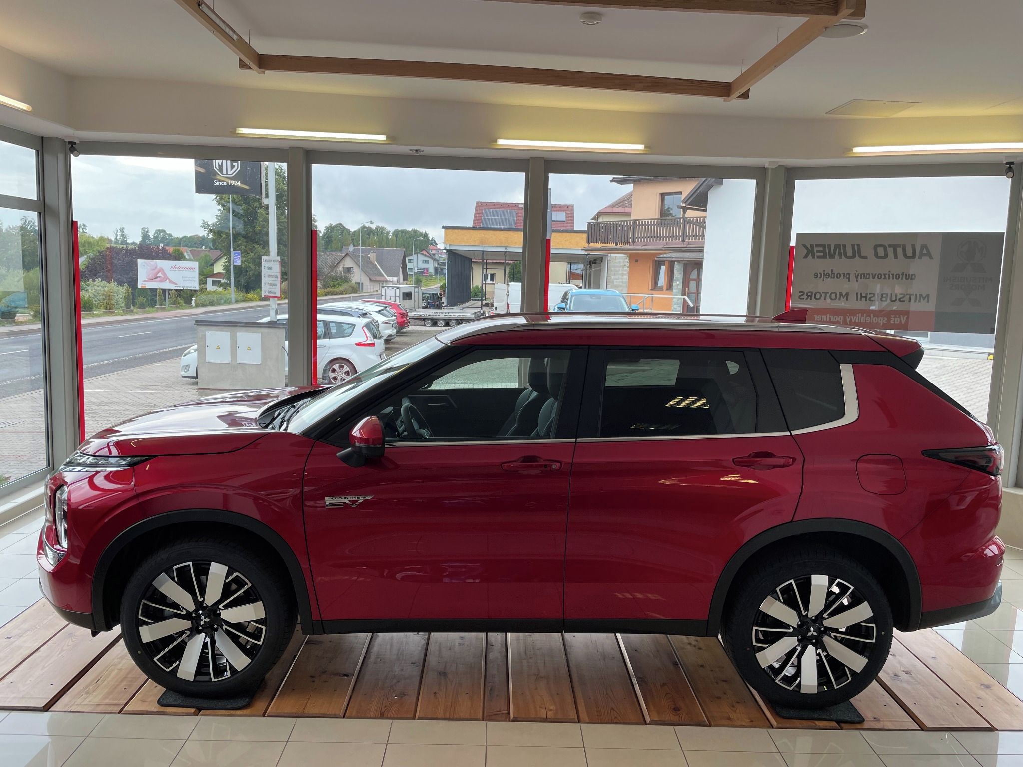 Mitsubishi Outlander, 2.4 PHEV INTENSE - fotka 3