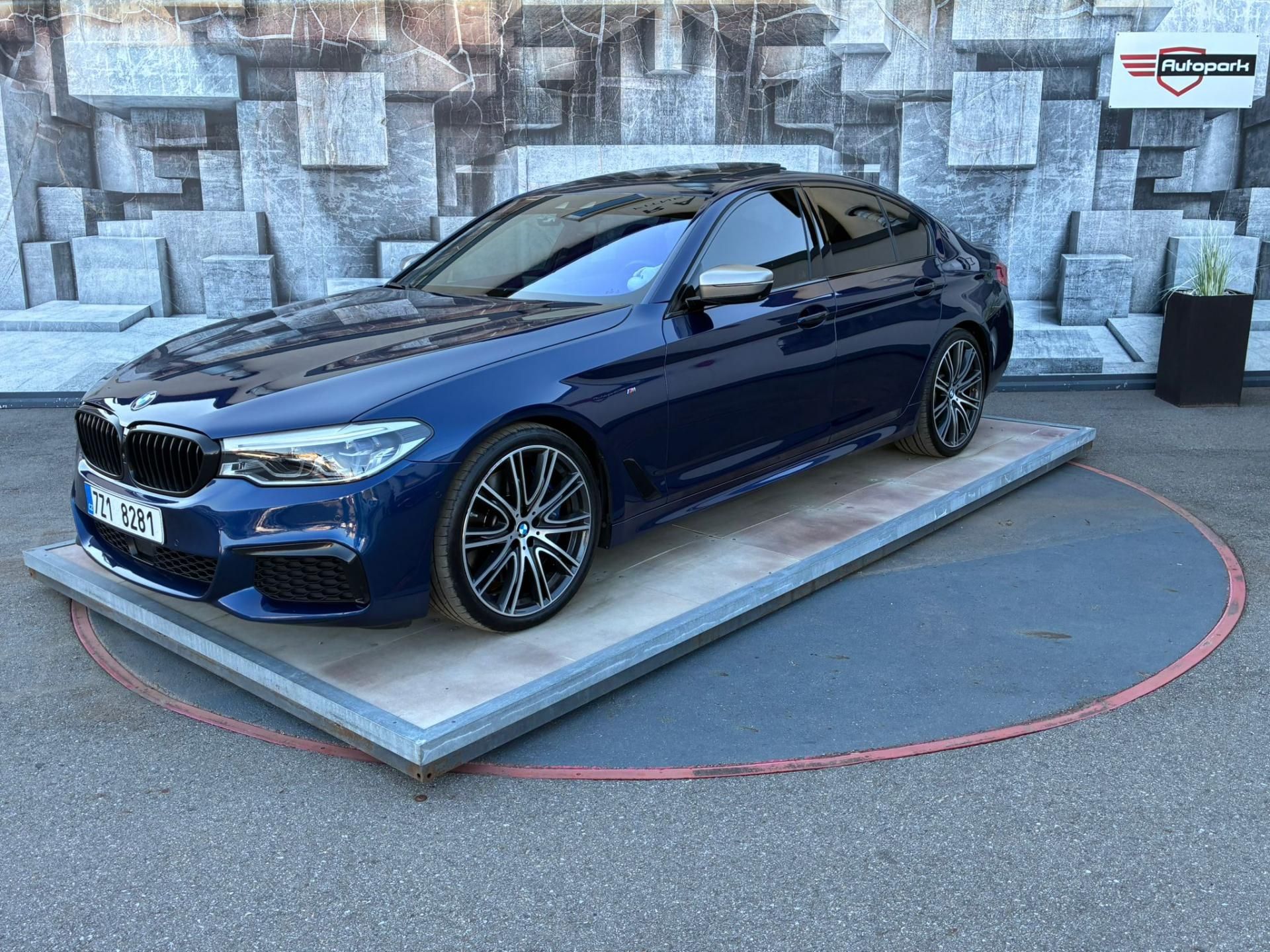 BMW Řada 5, M550i,xDrive,B&W,Webasto,Šíbr - fotka 3