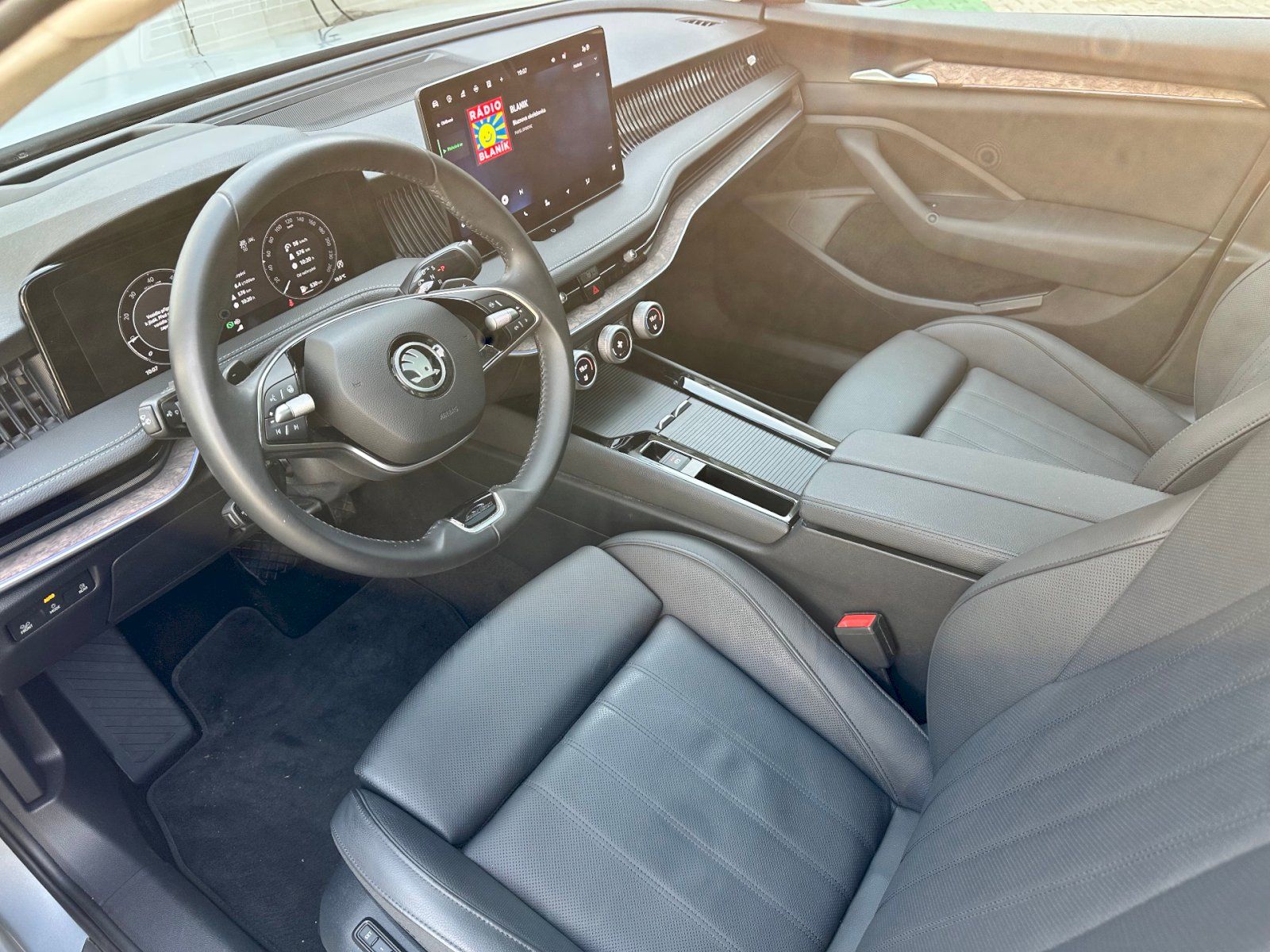 Škoda Superb, 2.0 TDI 110kW L&K Combi DSG - fotka 6