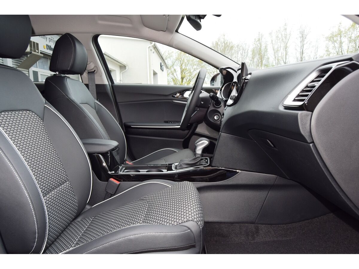 Kia XCee´d, 1,5 T-GDi  7DCT EXCLUSIVE - fotka 4