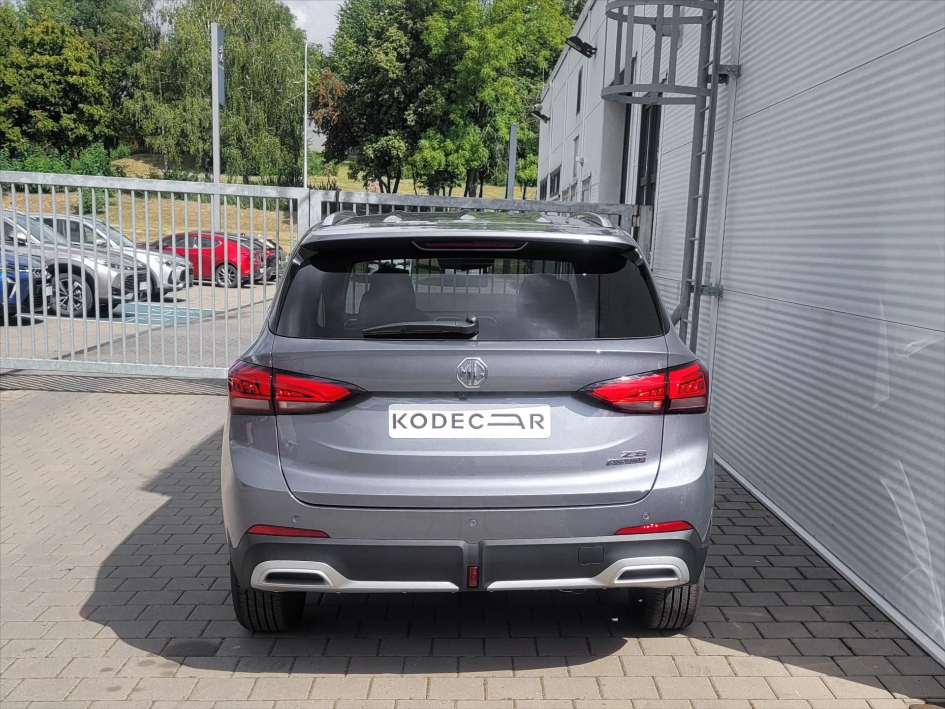MG ZS, 1,5 HEV 102k 3AT  Exclusive - fotka 5