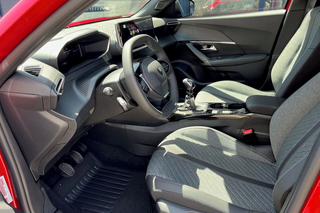 Peugeot 2008, ALLURE PureTech 100 S&S MAN6 - fotka 4