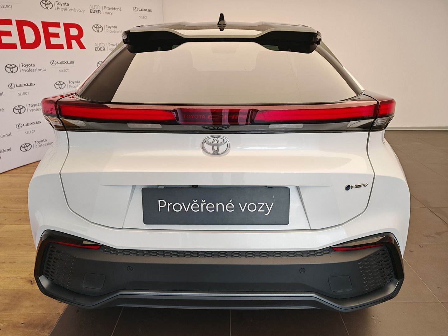 Toyota C-HR, 2.0 Hybrid 4x4 Executive - fotka 5