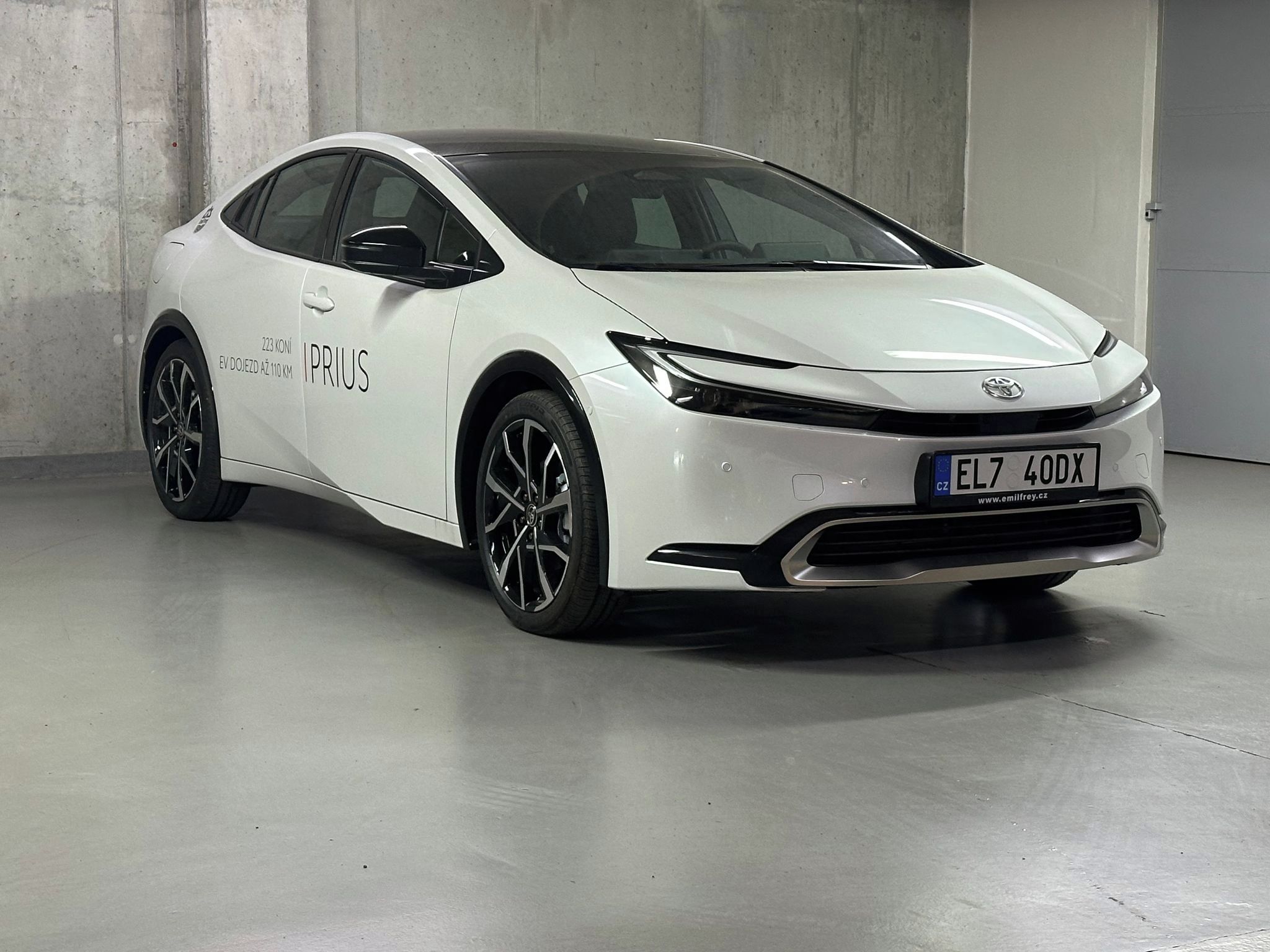 Toyota Prius, Executive Solar roof  Plug-in - fotka 3