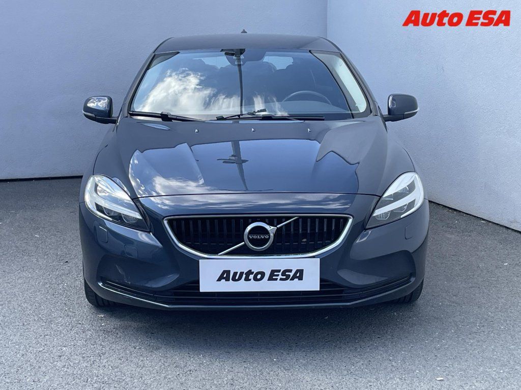 Volvo V40, 1.5 T3,ČR,Momentum,AT - fotka 2