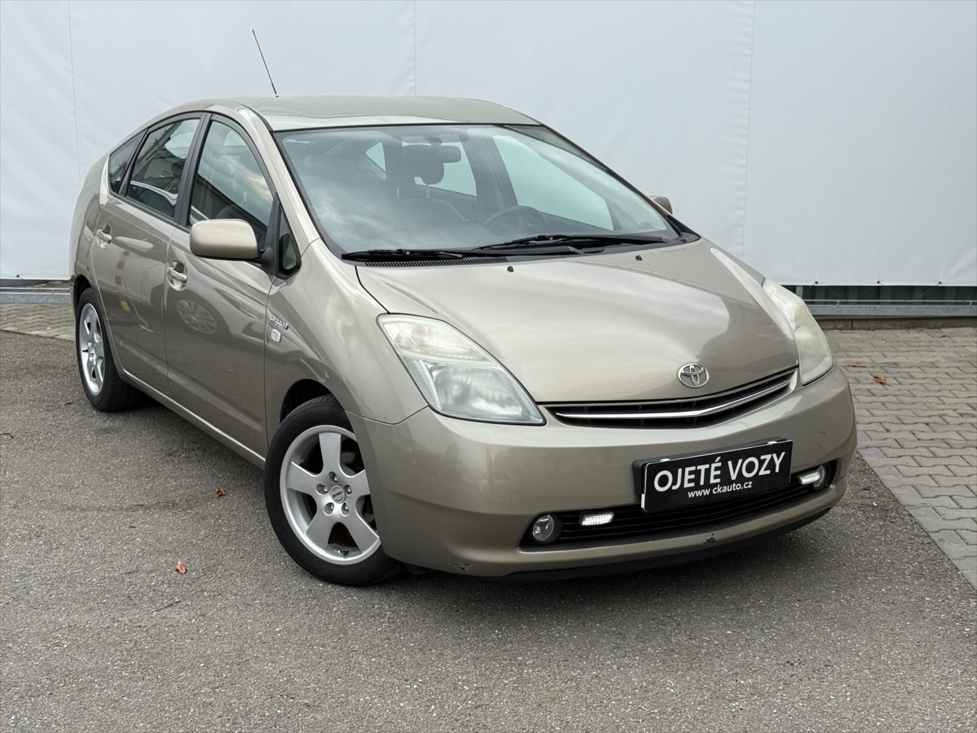 Toyota Prius, 1,5 ÚPRAVA ZTP-RUČNÍ OVLÁDÁNÍ - fotka 3