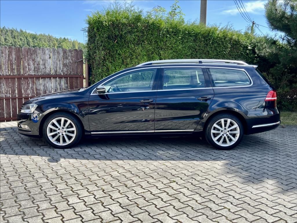Volkswagen Passat, 2,0 TDi DSG HIGHLINE / NAVI - fotka 3