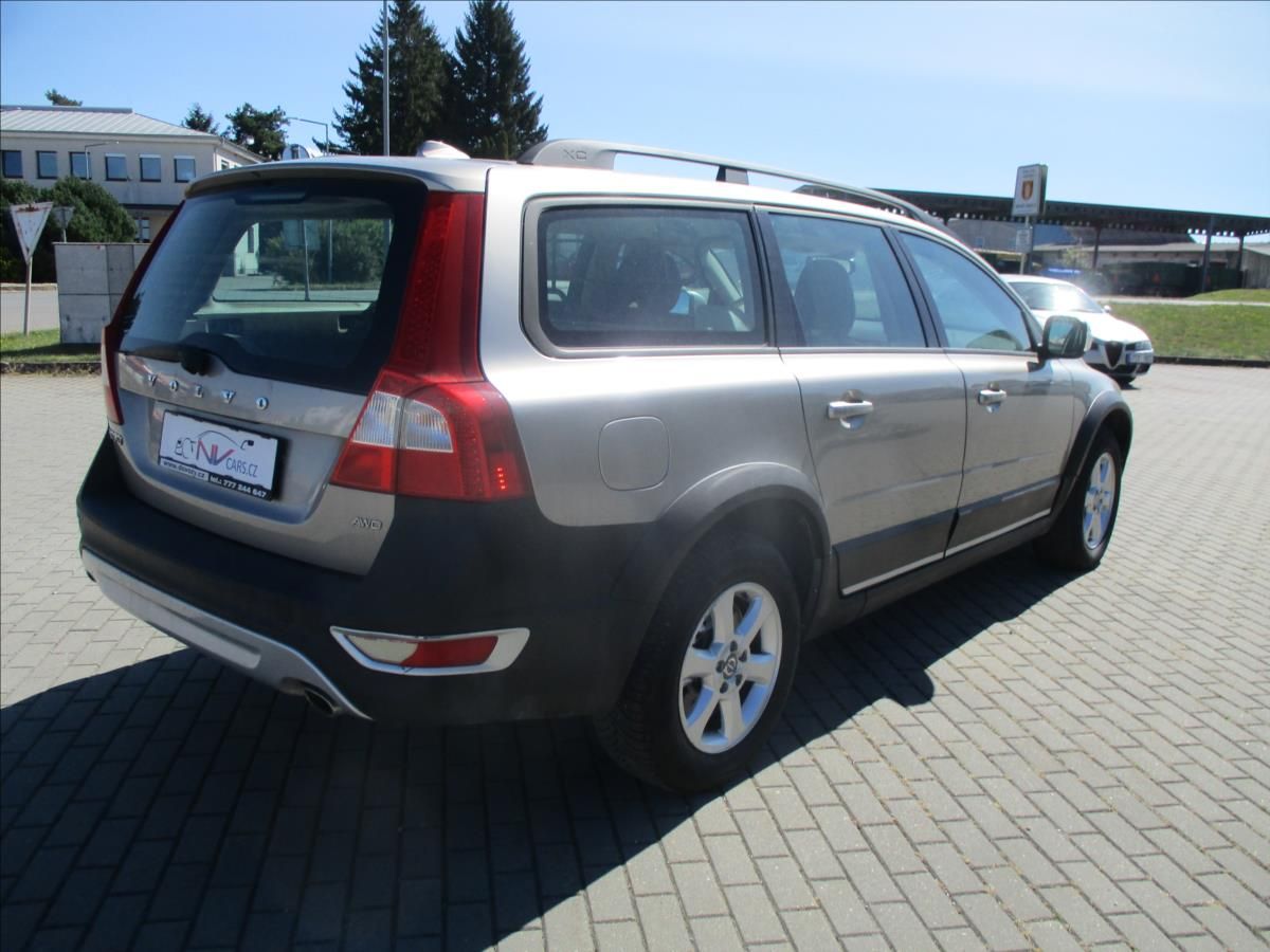 Volvo XC70, 2,4 D5 151kw AWD Momentum Kine - fotka 4