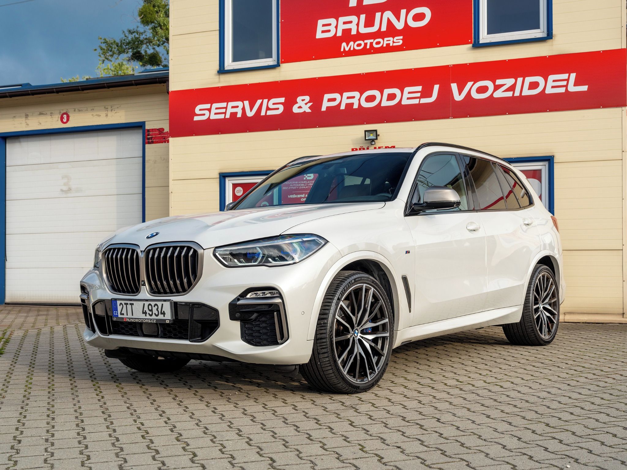 BMW X5, M50d,vzduch,skylounge,nez.top