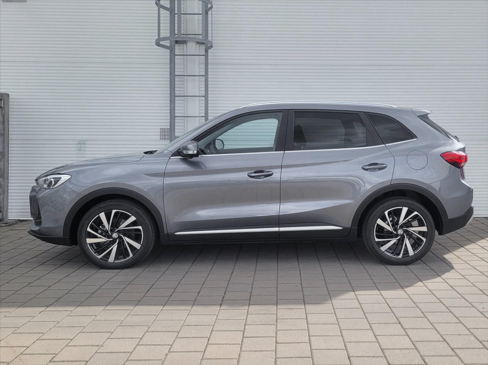 MG ZS, 1,5 HEV 102k 3AT  Exclusive - fotka 6